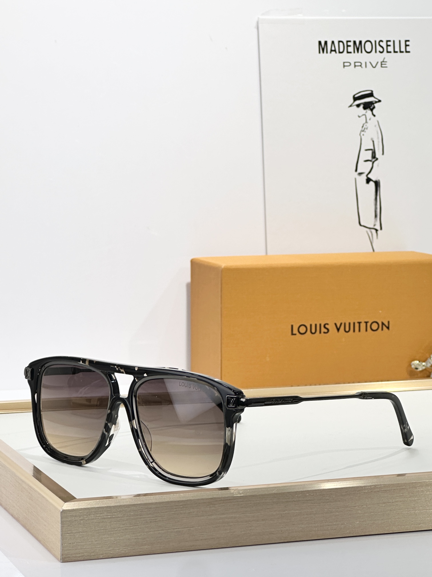  LOUIS VUITTO*
MODEL：Z2595U
SIZE：56口18-150
