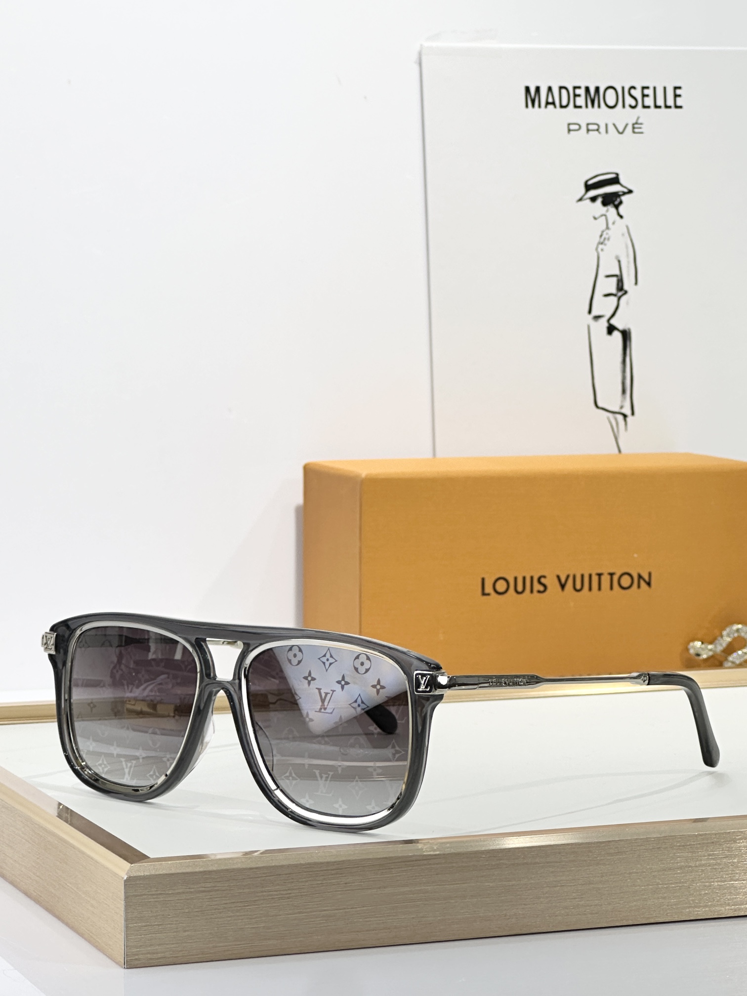  LOUIS VUITTO*
MODEL：Z2595U
SIZE：56口18-150
