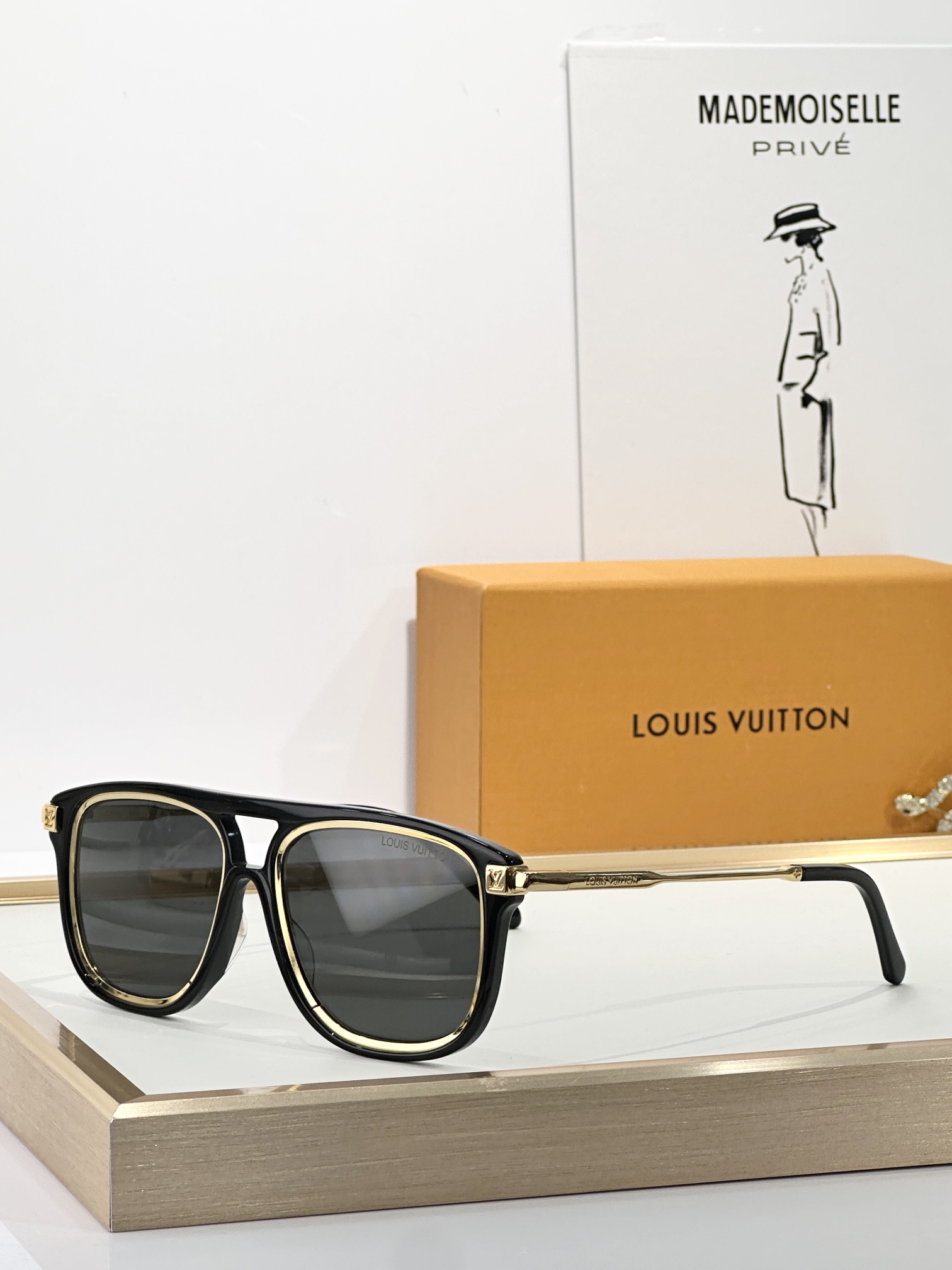  LOUIS VUITTO*
MODEL：Z2595U
SIZE：56口18-150
