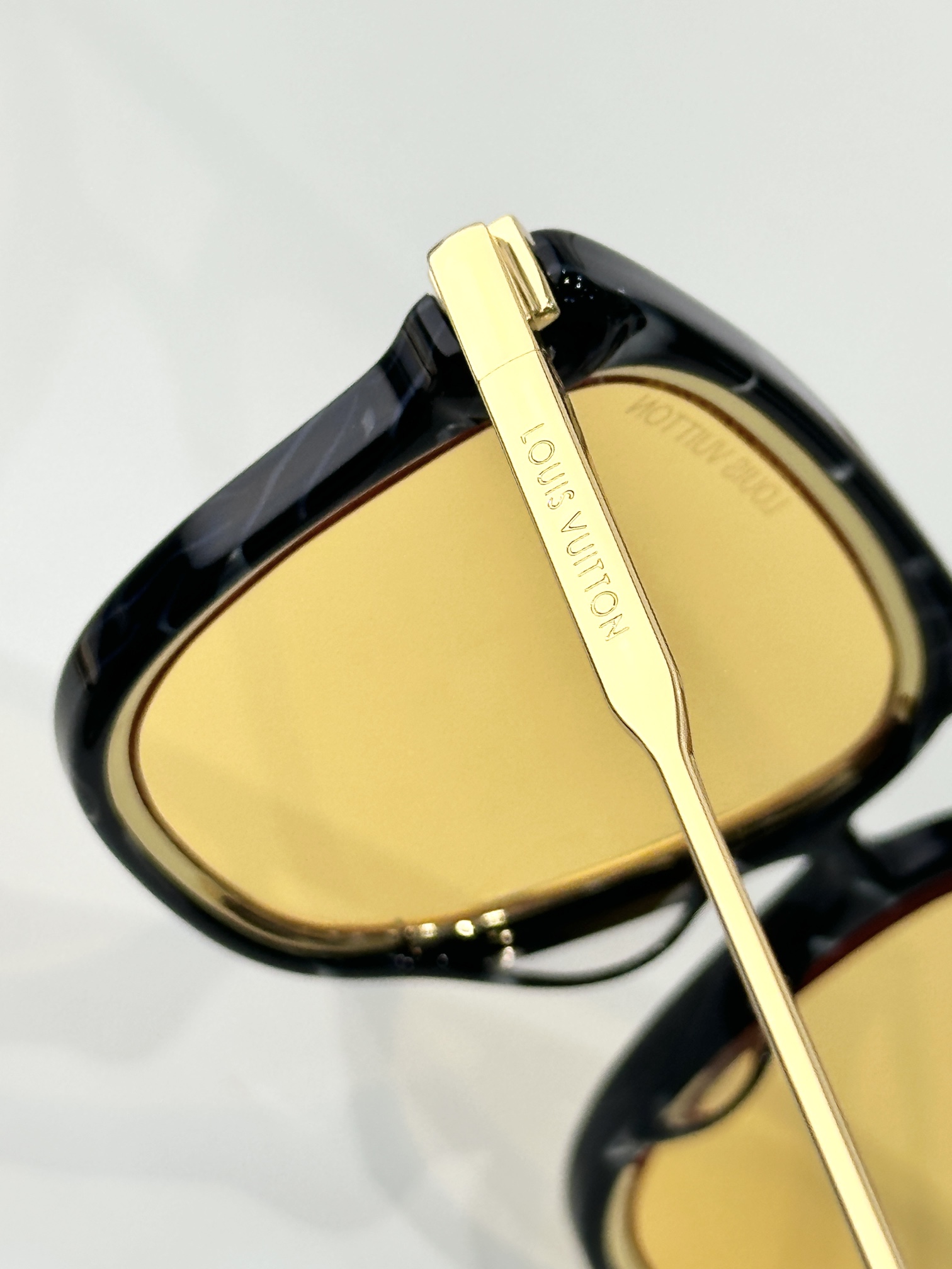 LOUIS VUITTO*
MODEL：Z2595U
SIZE：56口18-150
