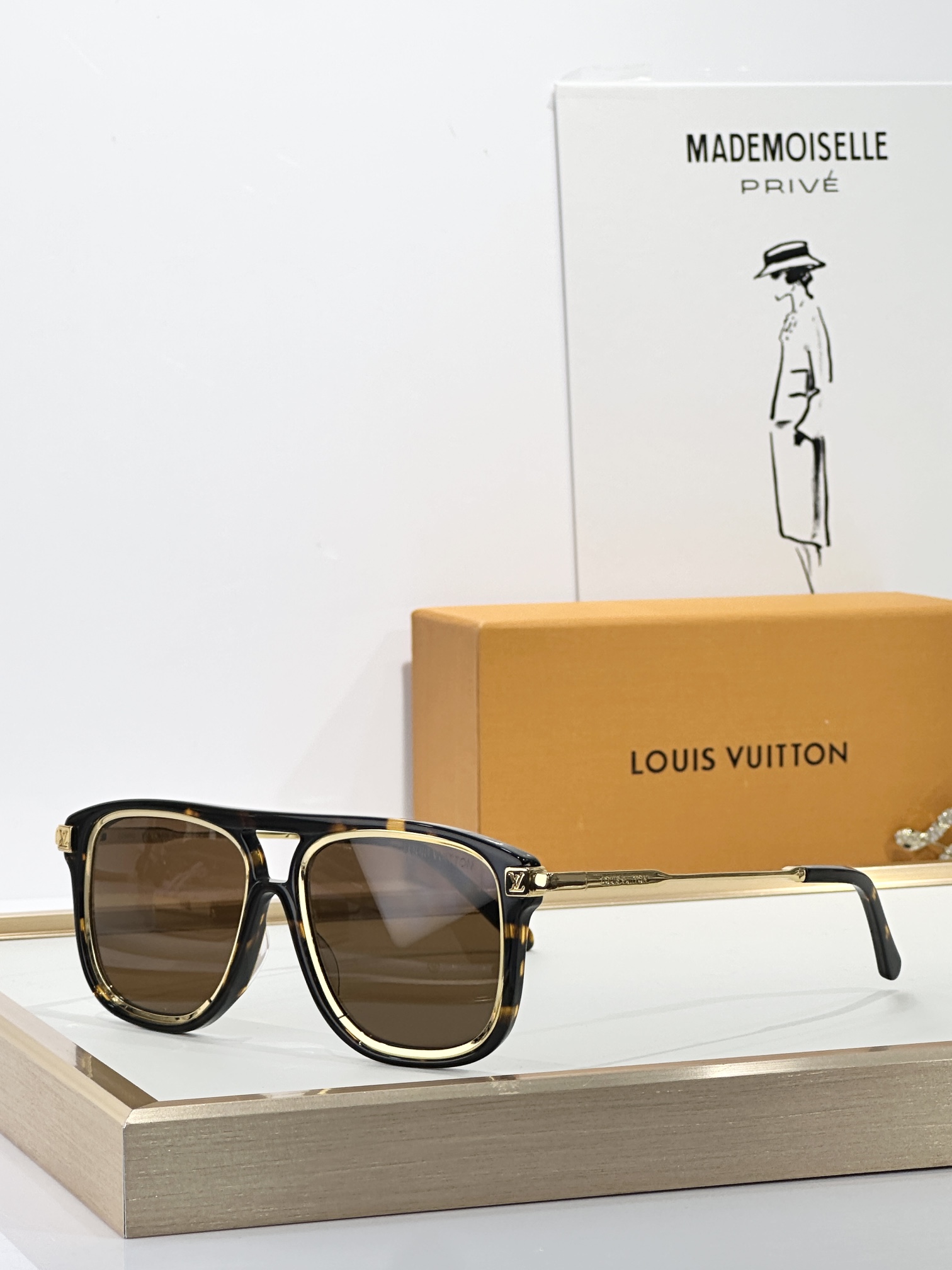  LOUIS VUITTO*
MODEL：Z2595U
SIZE：56口18-150
