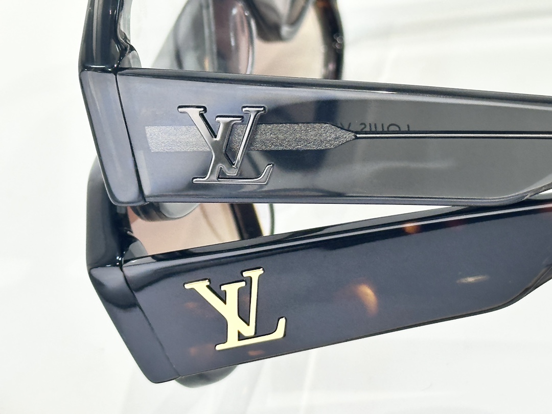  LOUIS VUITTON
MOD：Z2870W
Size：58口14 145
