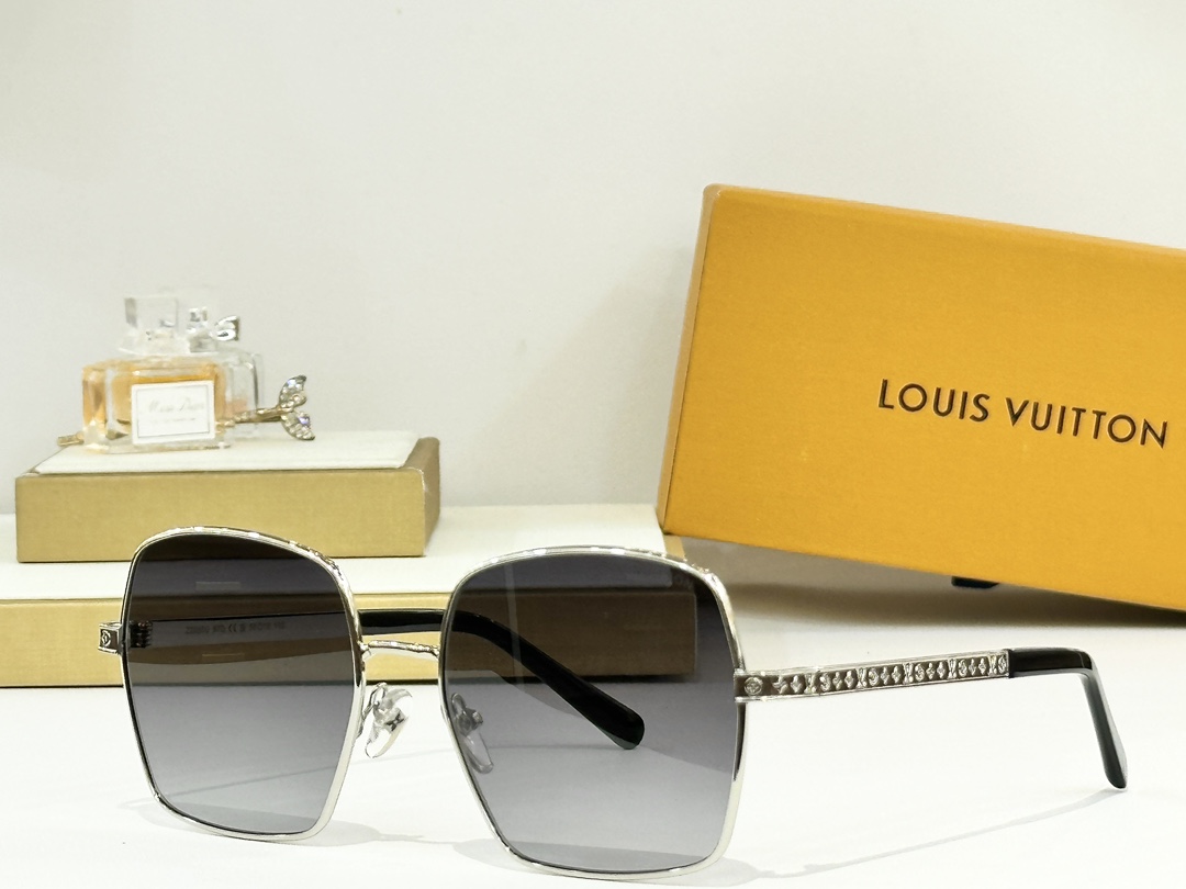  LOUIS VUITTO*
MODEL Z2955U
SIZE56口19-145
