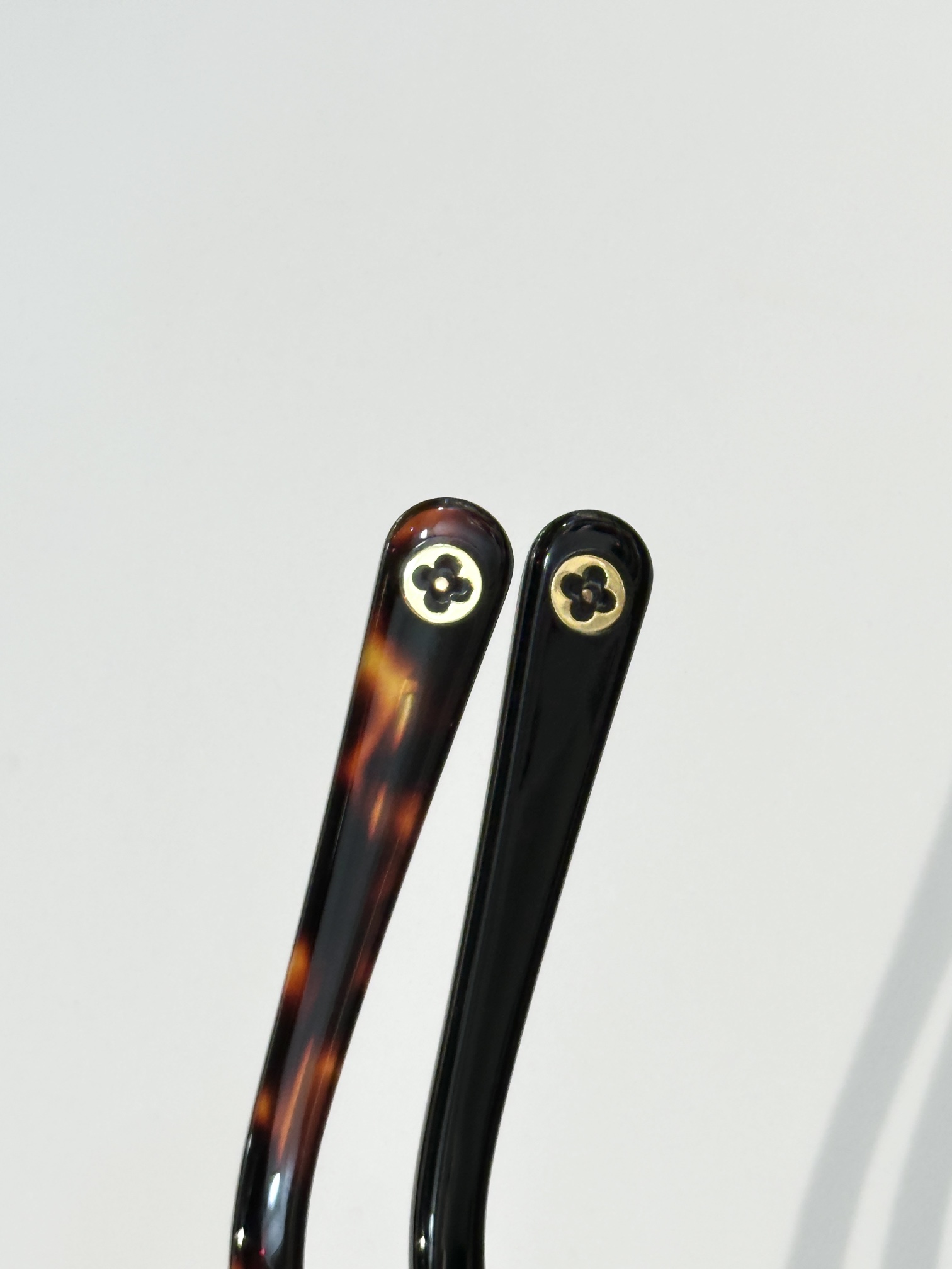  LOUIS VUITTO*
MODEL Z2955U
SIZE56口19-145
