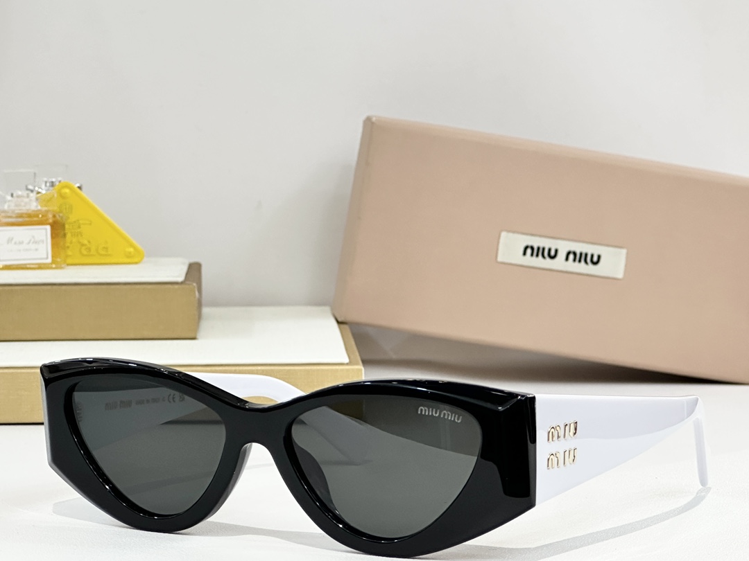  MIU M*
MODEL SMU06YS
SIZE：52口17-145
