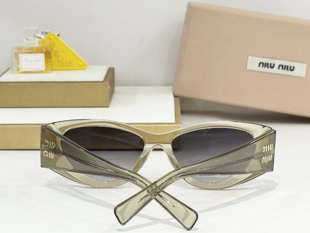  MIU M*
MODEL SMU06YS
SIZE：52口17-145

