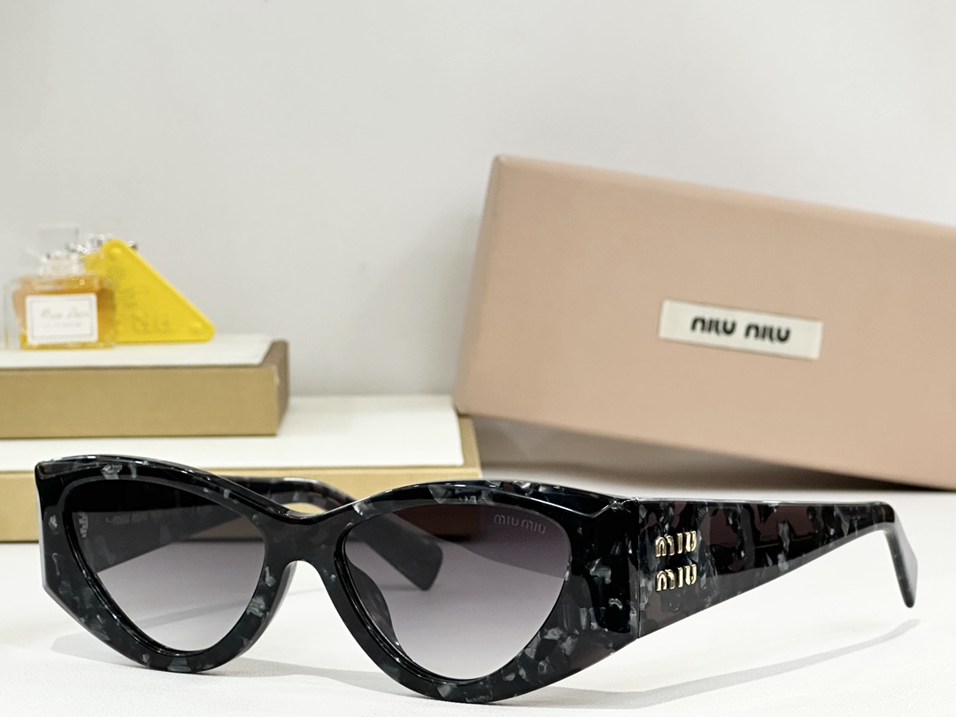  MIU M*
MODEL SMU06YS
SIZE：52口17-145

