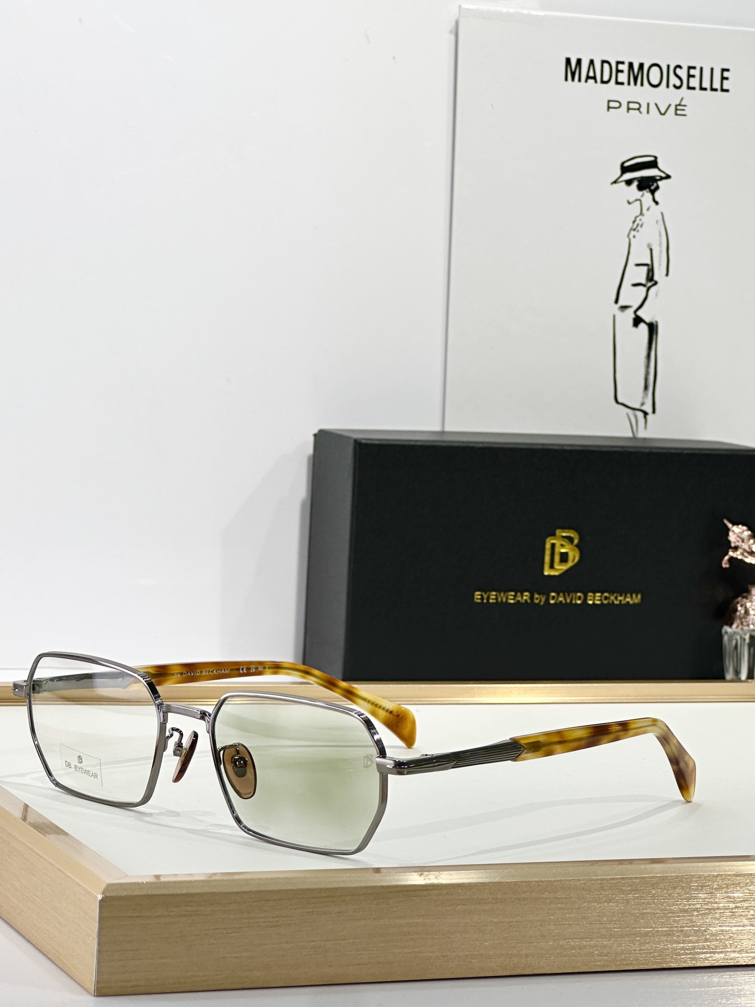  DAVID BECKHAM
MOD：DB 1174/S
Size：55口19 140

