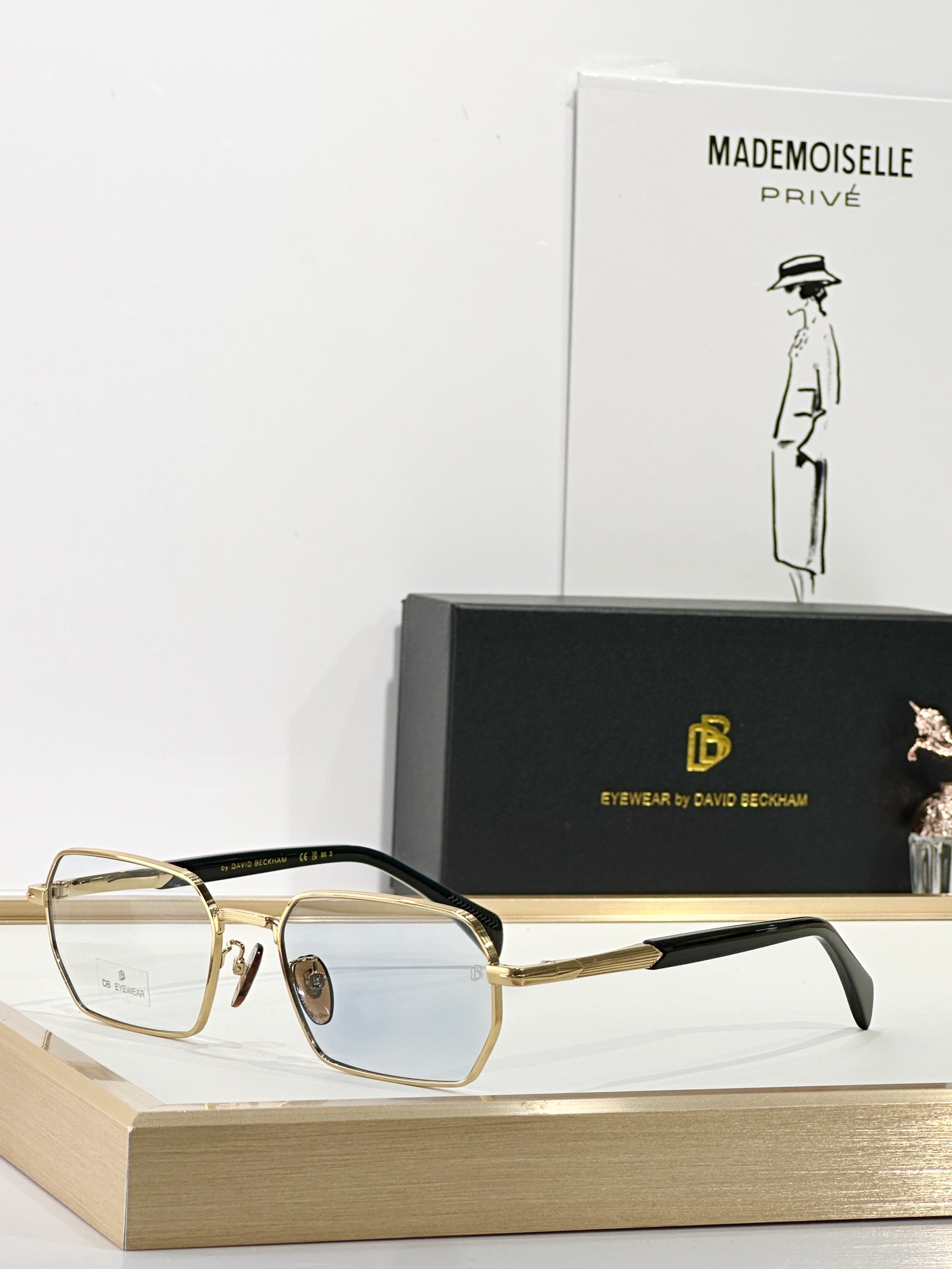  DAVID BECKHAM
MOD：DB 1174/S
Size：55口19 140

