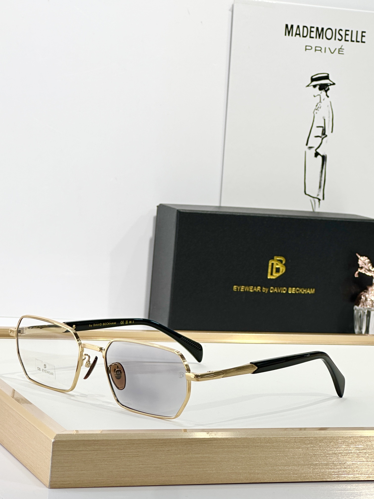  DAVID BECKHAM
MOD：DB 1174/S
Size：55口19 140

