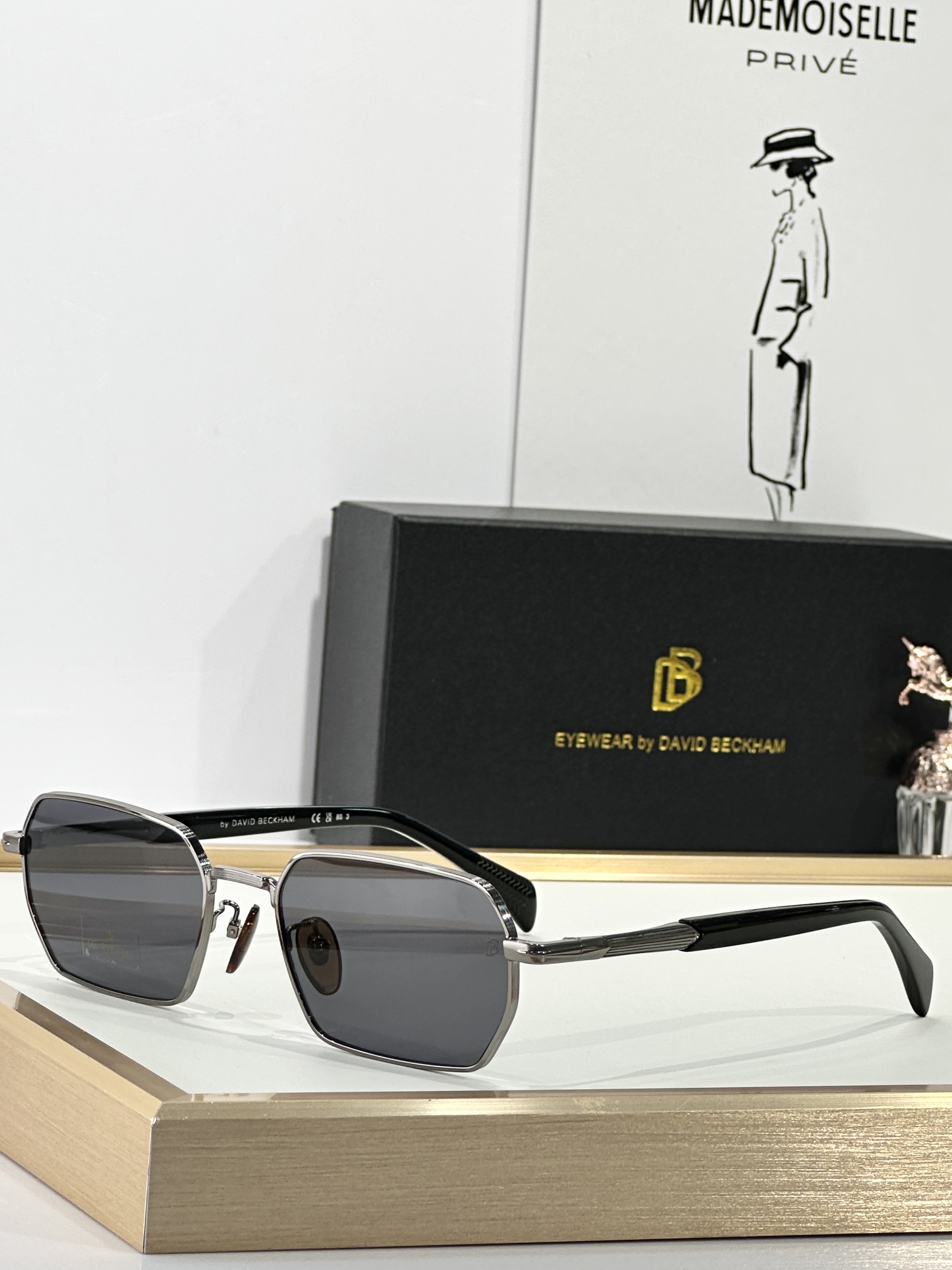  DAVID BECKHAM
MOD：DB 1174/S
Size：55口19 140

