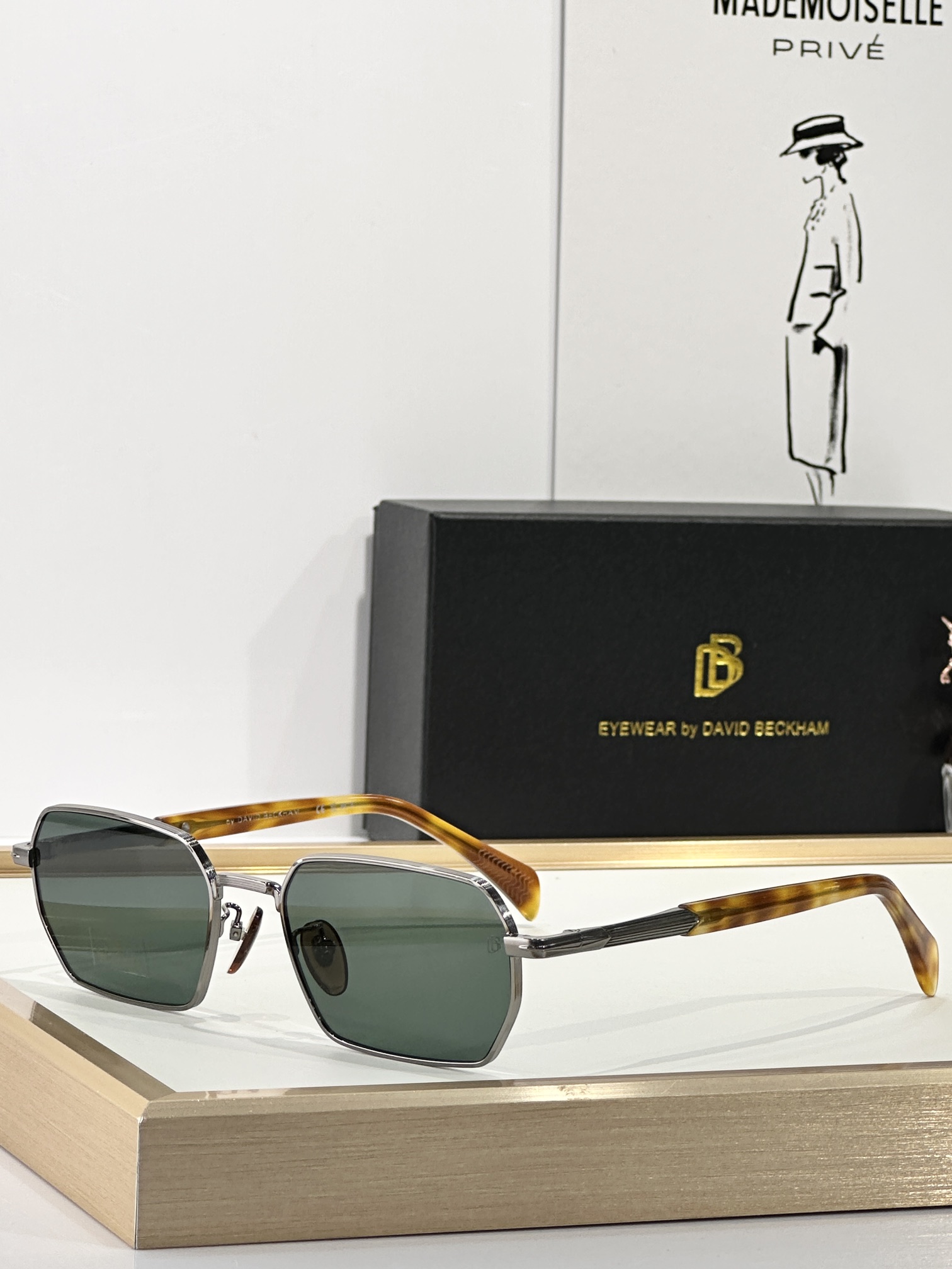  DAVID BECKHAM
MOD：DB 1174/S
Size：55口19 140

