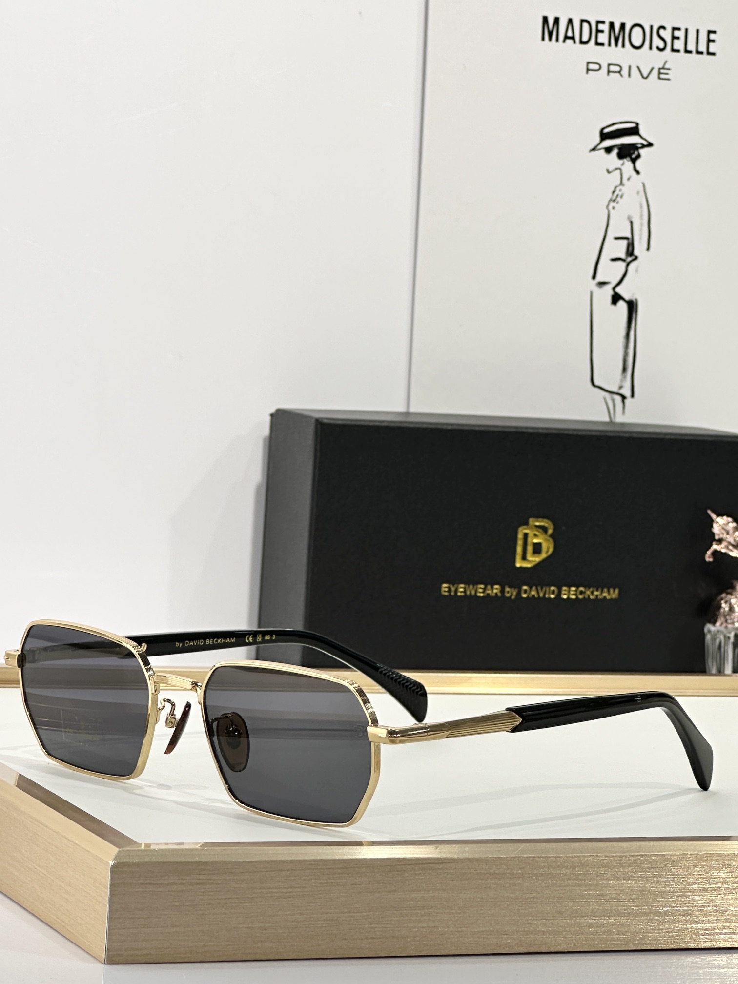  DAVID BECKHAM
MOD：DB 1174/S
Size：55口19 140

