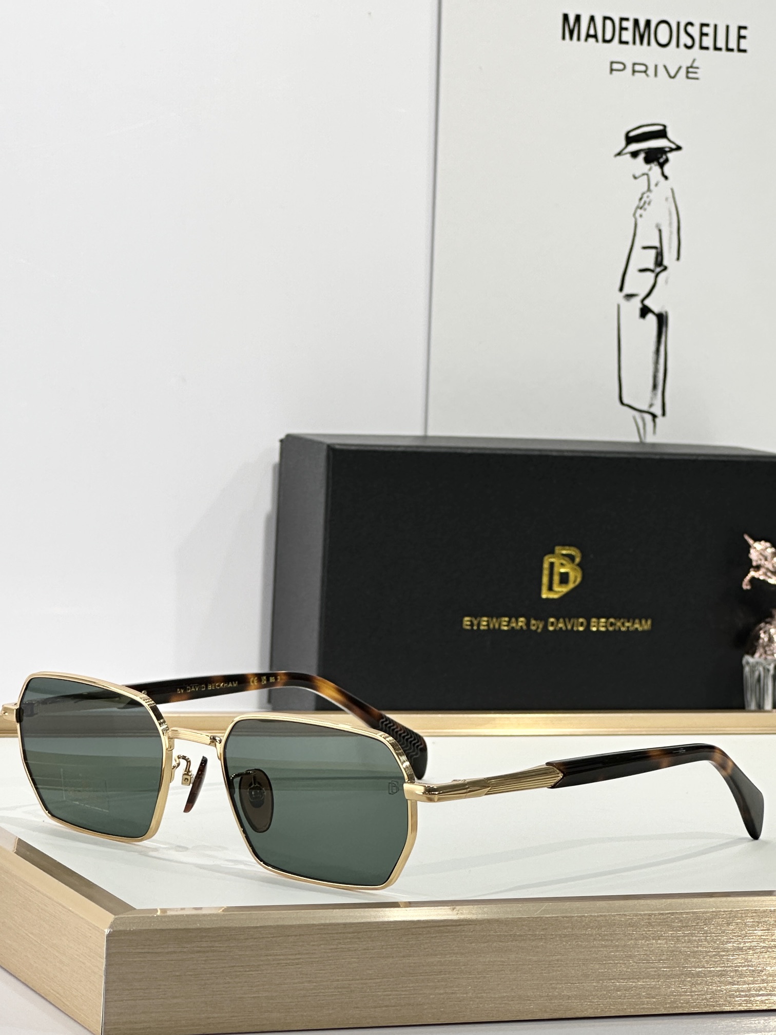  DAVID BECKHAM
MOD：DB 1174/S
Size：55口19 140

