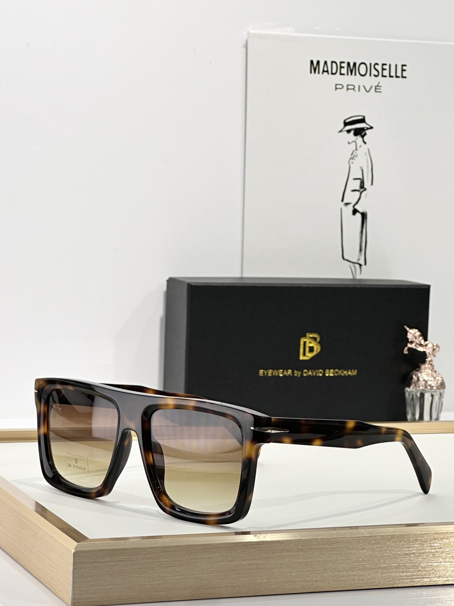  DAVID BECKHAM
MOD：DB 7134/S
Size：56口18 145
