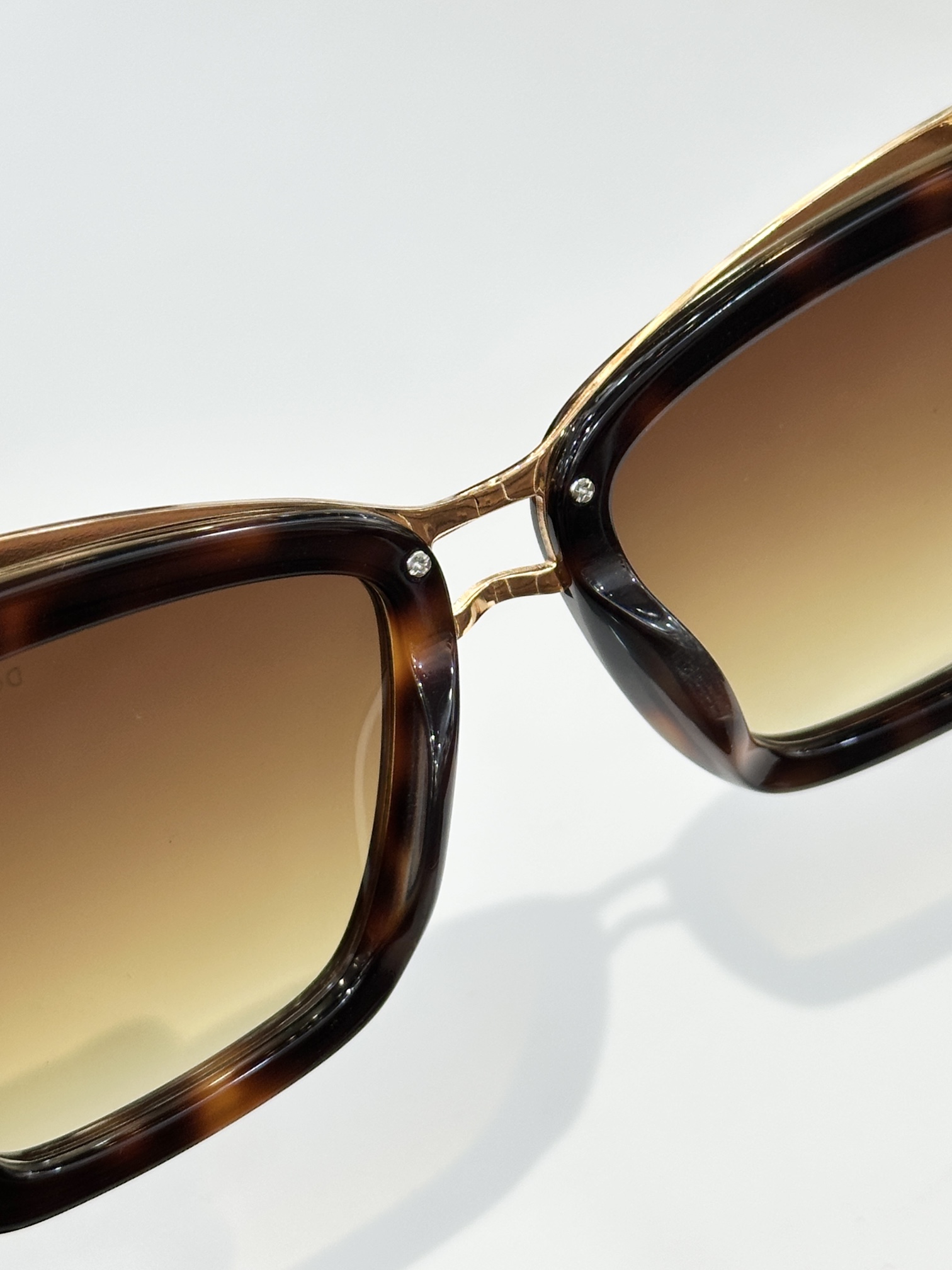  DOLCE & GABBAN*
MODEL：DG4472
SIZE：54口19-145
