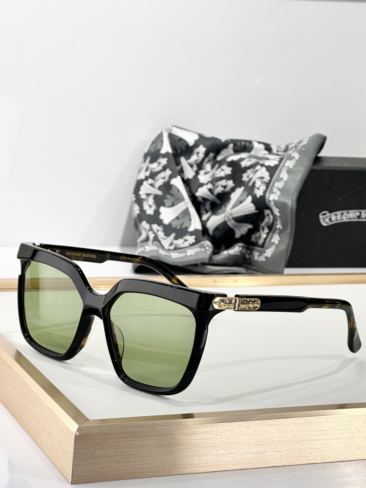  Chrome Hearts
MODELWTCRYS
SIZE：57口17-129

