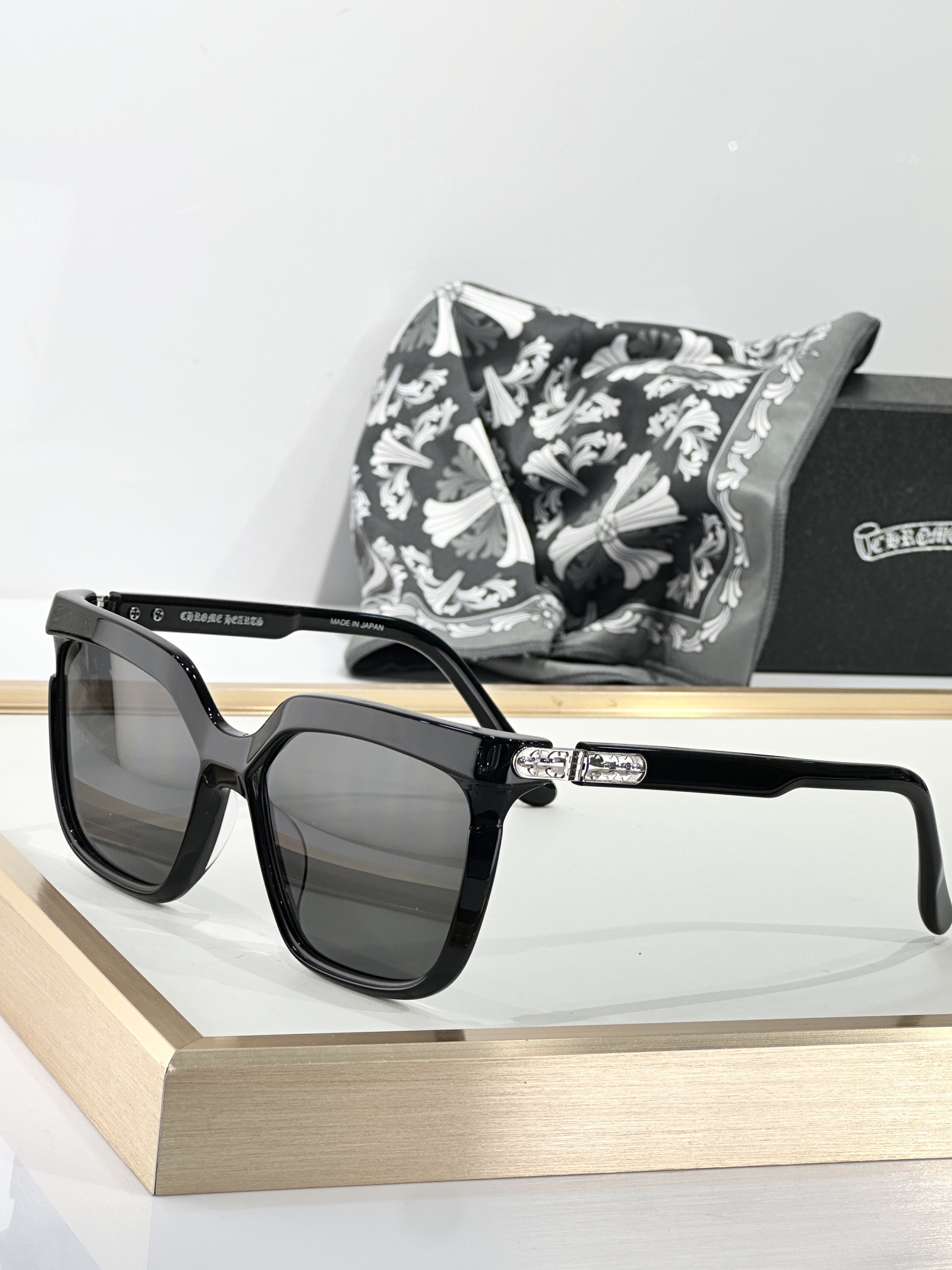  Chrome Hearts
MODELWTCRYS
SIZE：57口17-129
