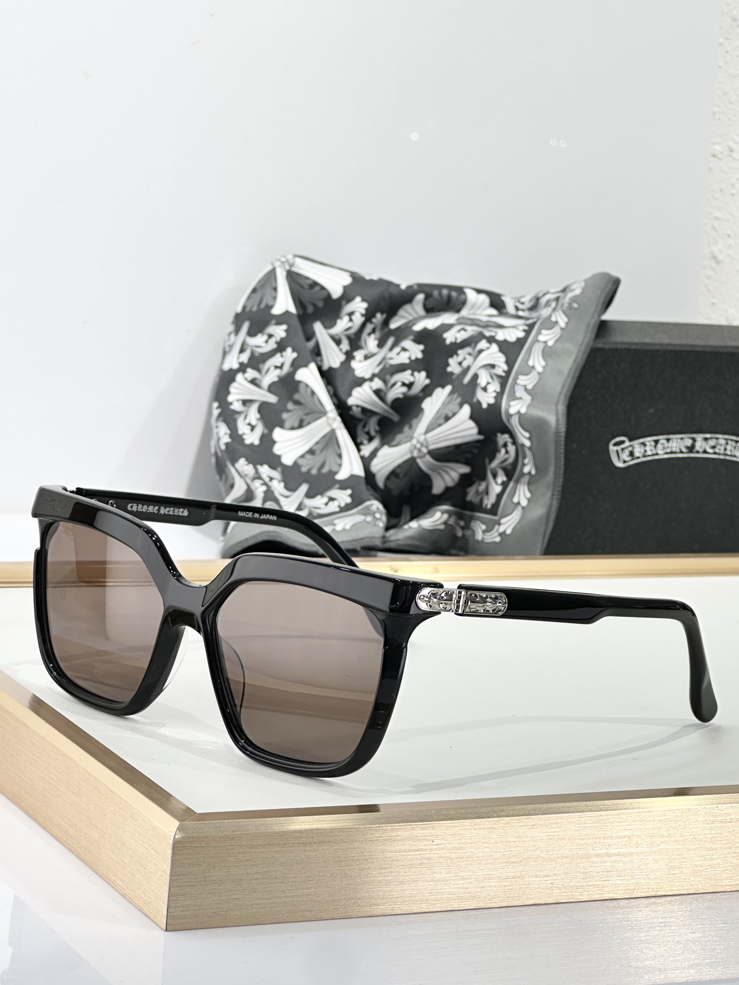  Chrome Hearts
MODELWTCRYS
SIZE：57口17-129
