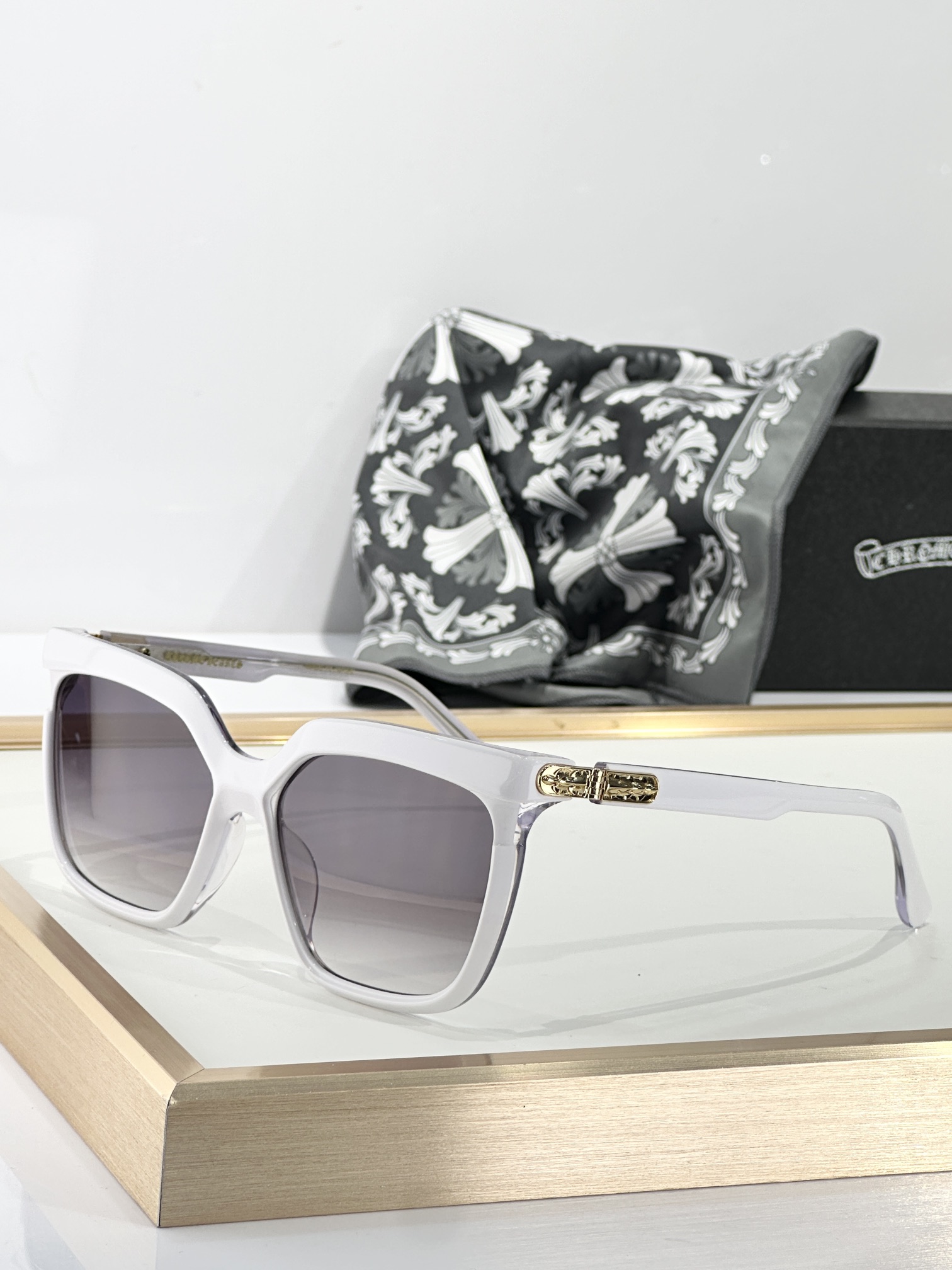  Chrome Hearts
MODELWTCRYS
SIZE：57口17-129
