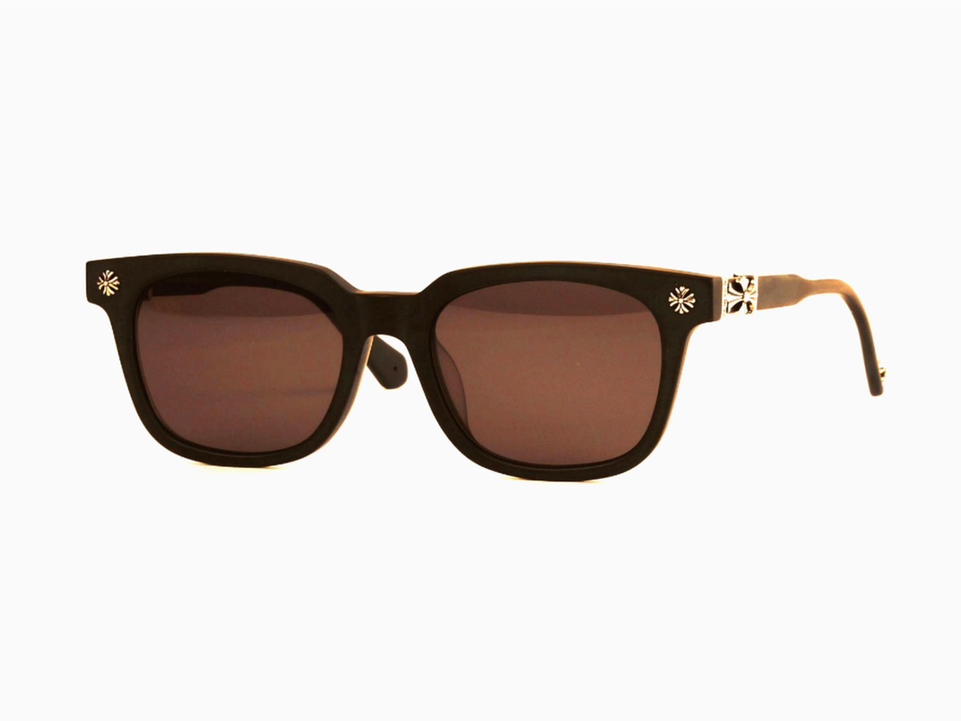  Chrome Hearts
MODELCOX UCKER
SIZE：52口19-153
