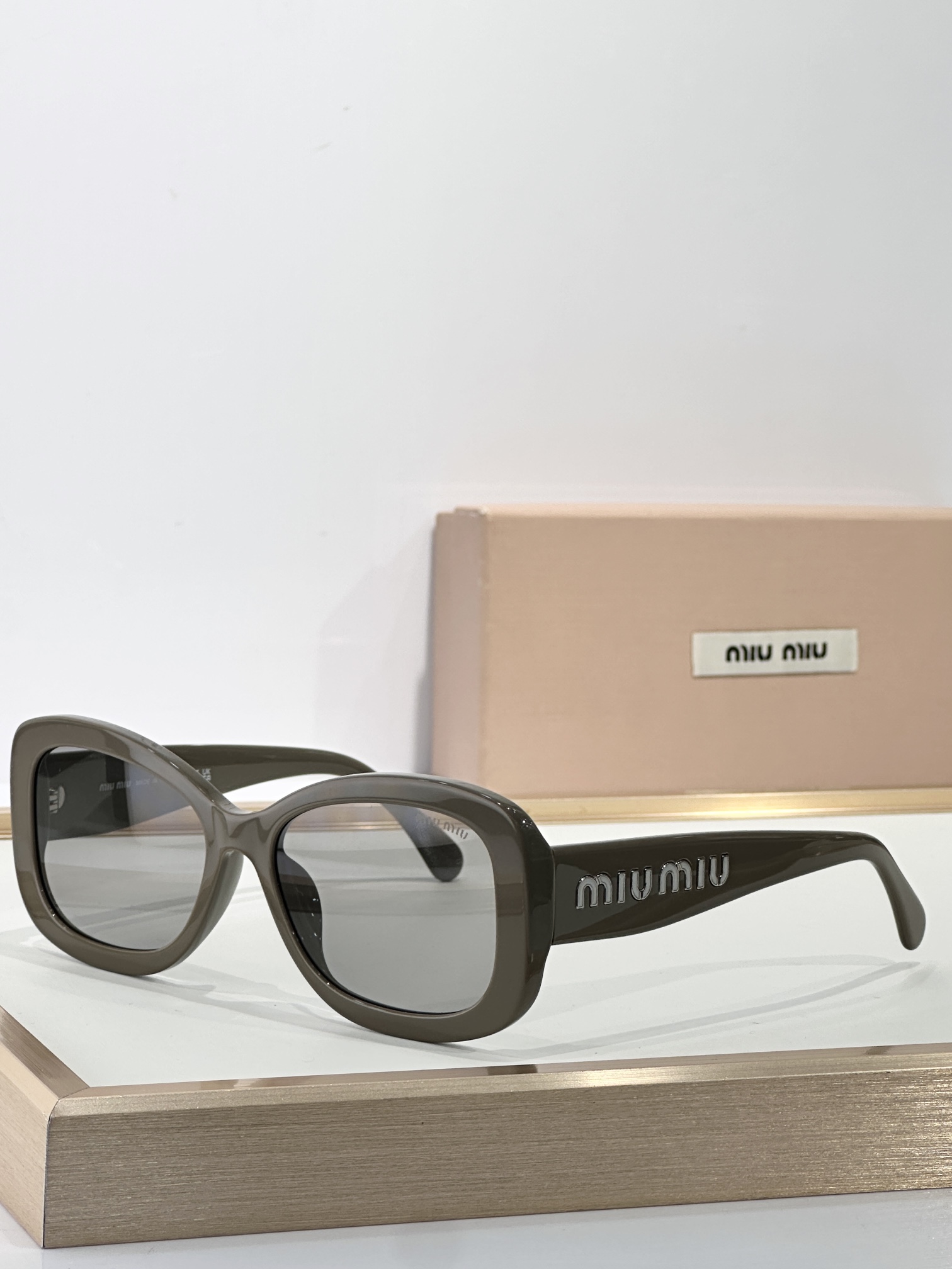  MIU MI*
MODELSMU 084Z
SIZE：55口18-135
