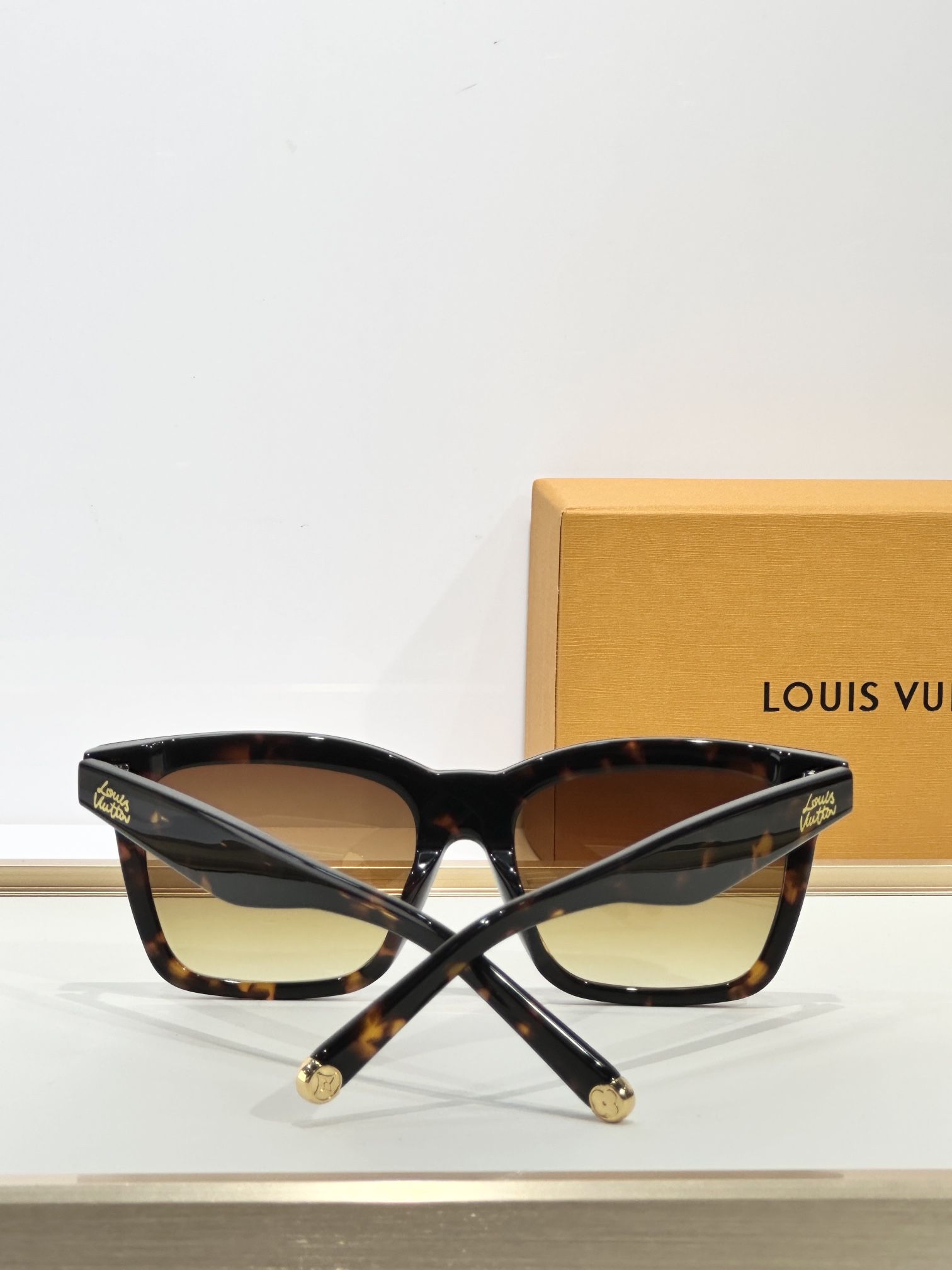 Louis Vuitton Z2970W Sunglasses - Stylish Shades with Premium Design 8 i1751351135 2850 8