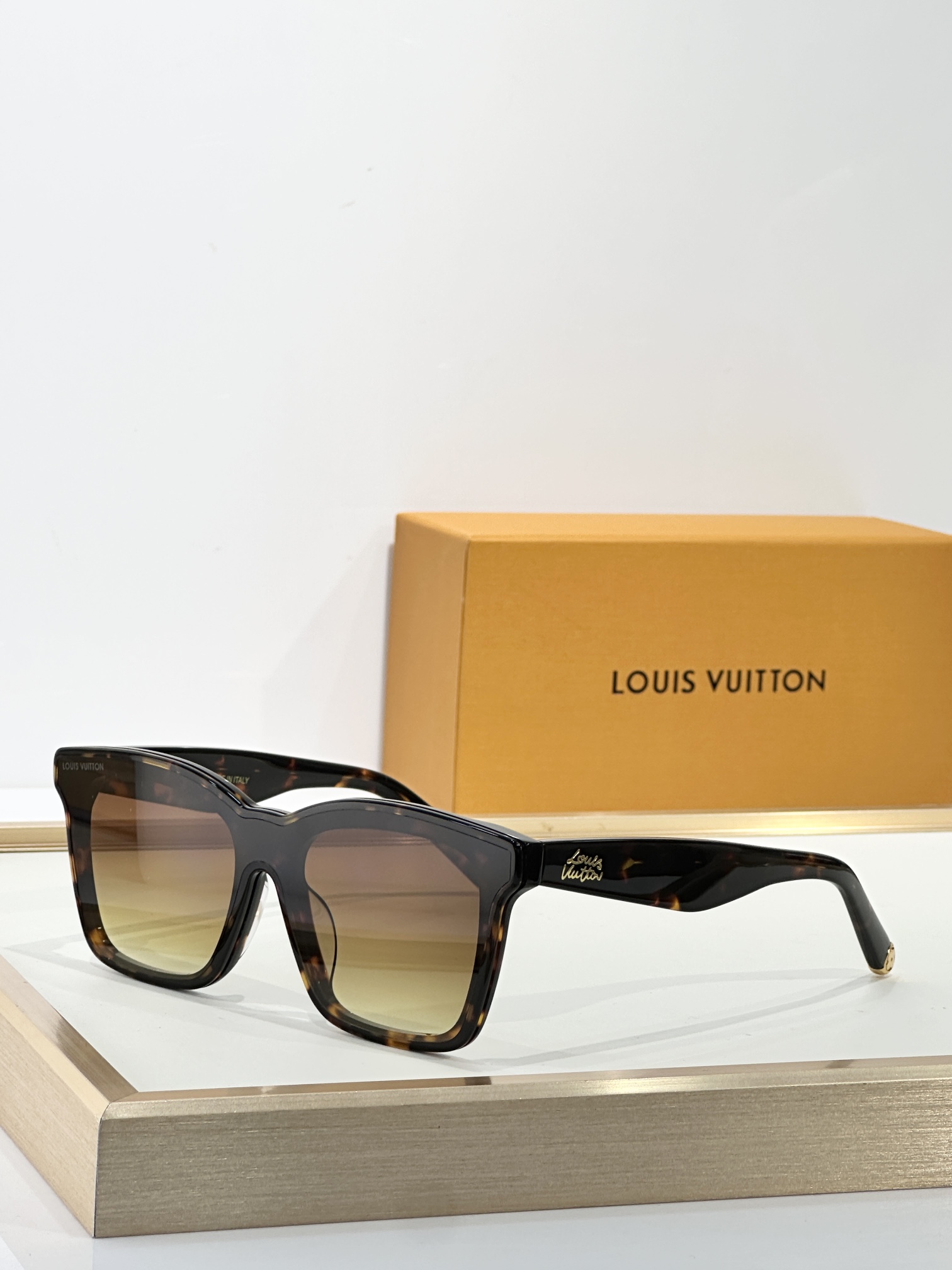 Louis Vuitton Z2970W Sunglasses - Stylish Shades with Premium Design 7 i1751351135 8067 3