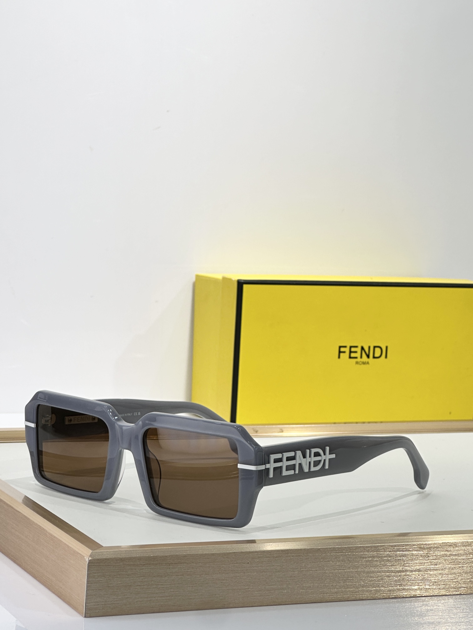  FENDI
MODEL FE40073U
SIZE54口18-145
