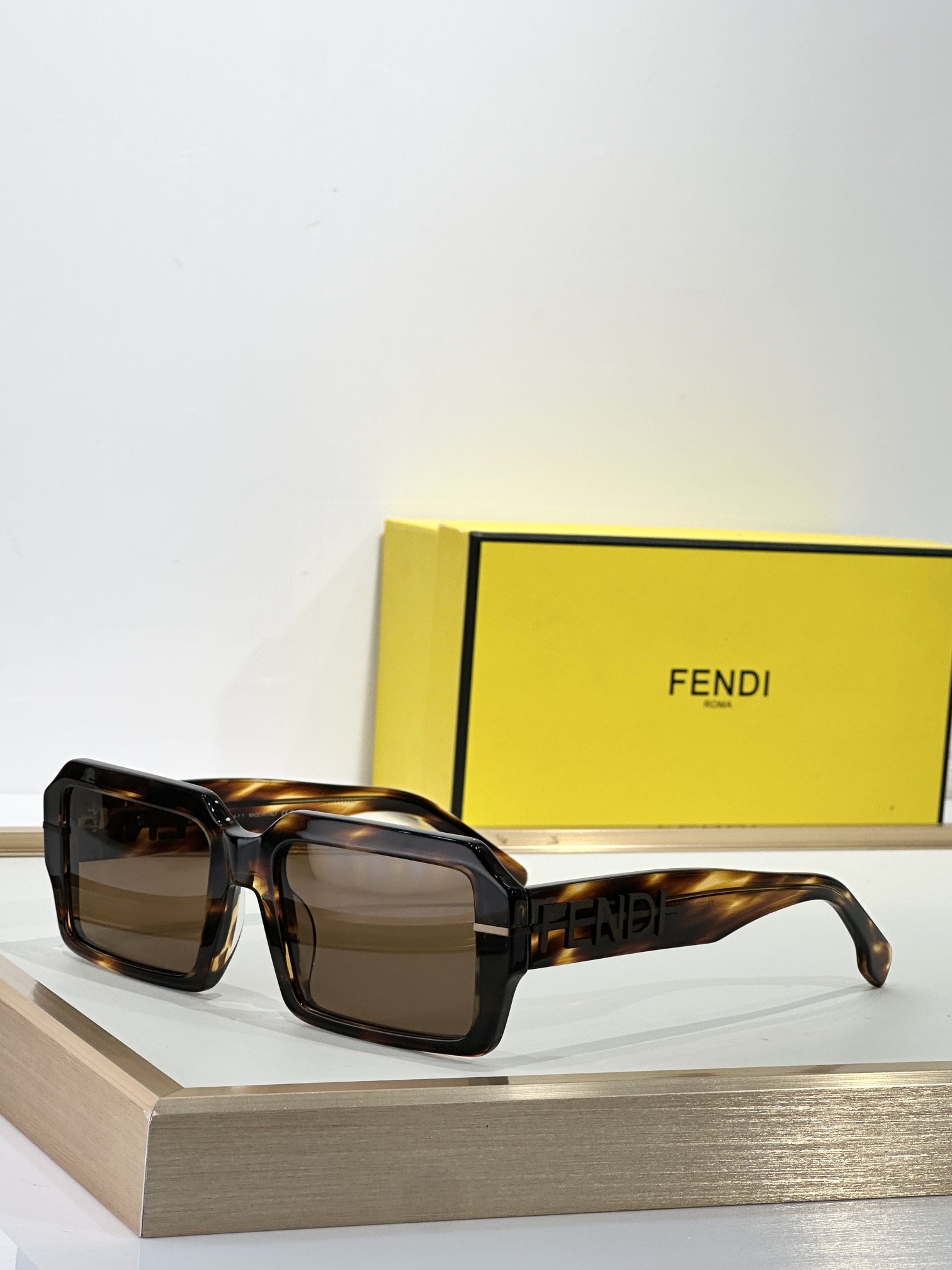  FENDI
MODEL FE40073U
SIZE54口18-145
