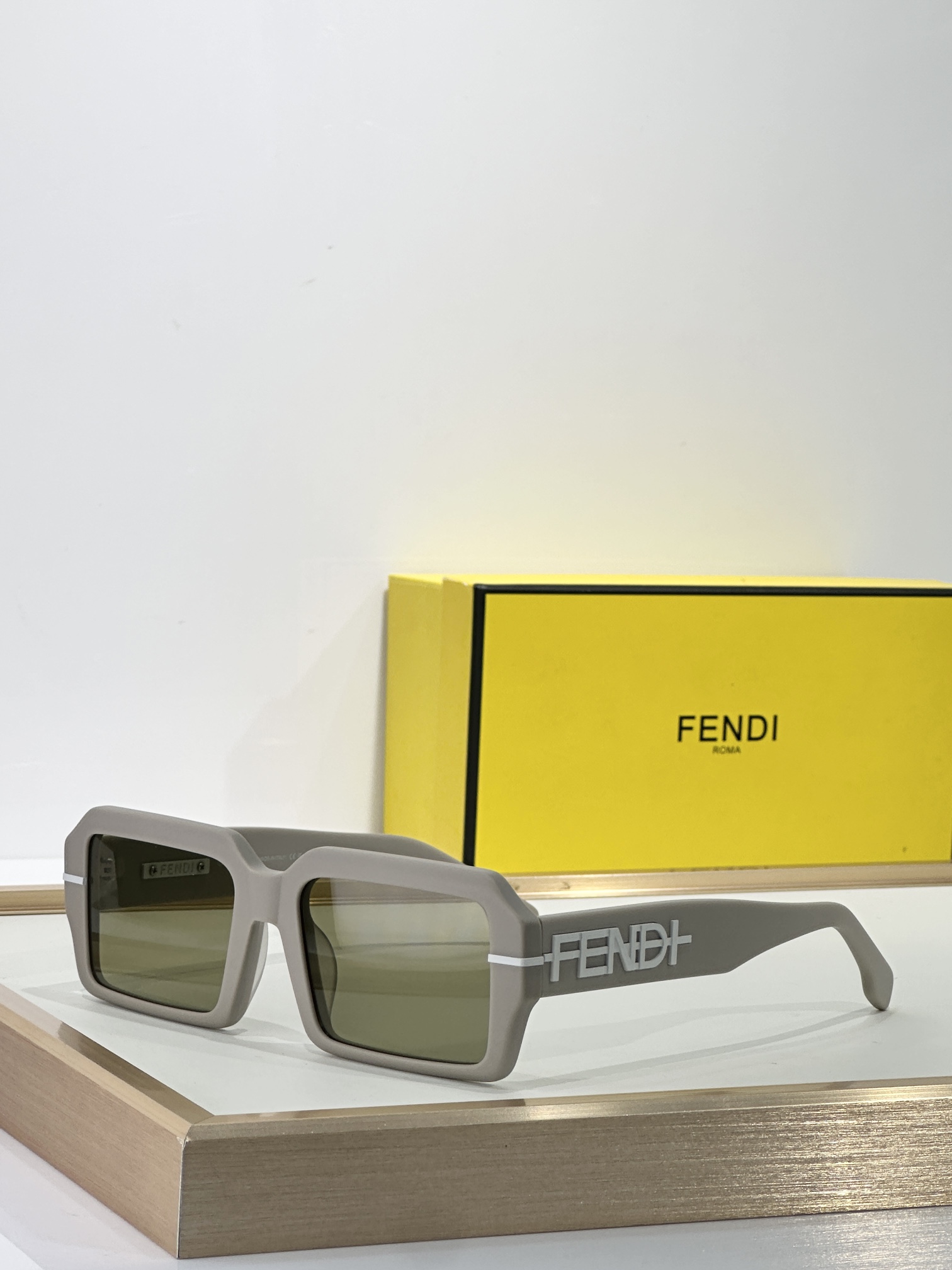  FENDI
MODEL FE40073U
SIZE54口18-145
