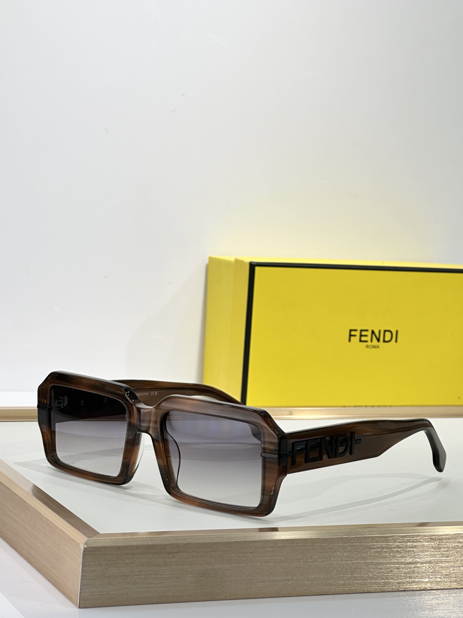  FENDI
MODEL FE40073U
SIZE54口18-145
