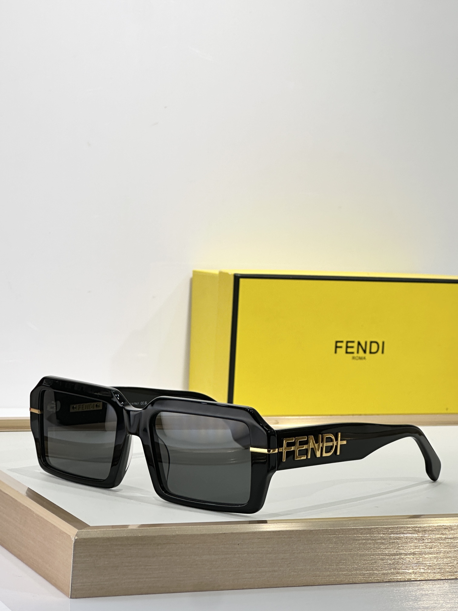  FENDI
MODEL FE40073U
SIZE54口18-145
