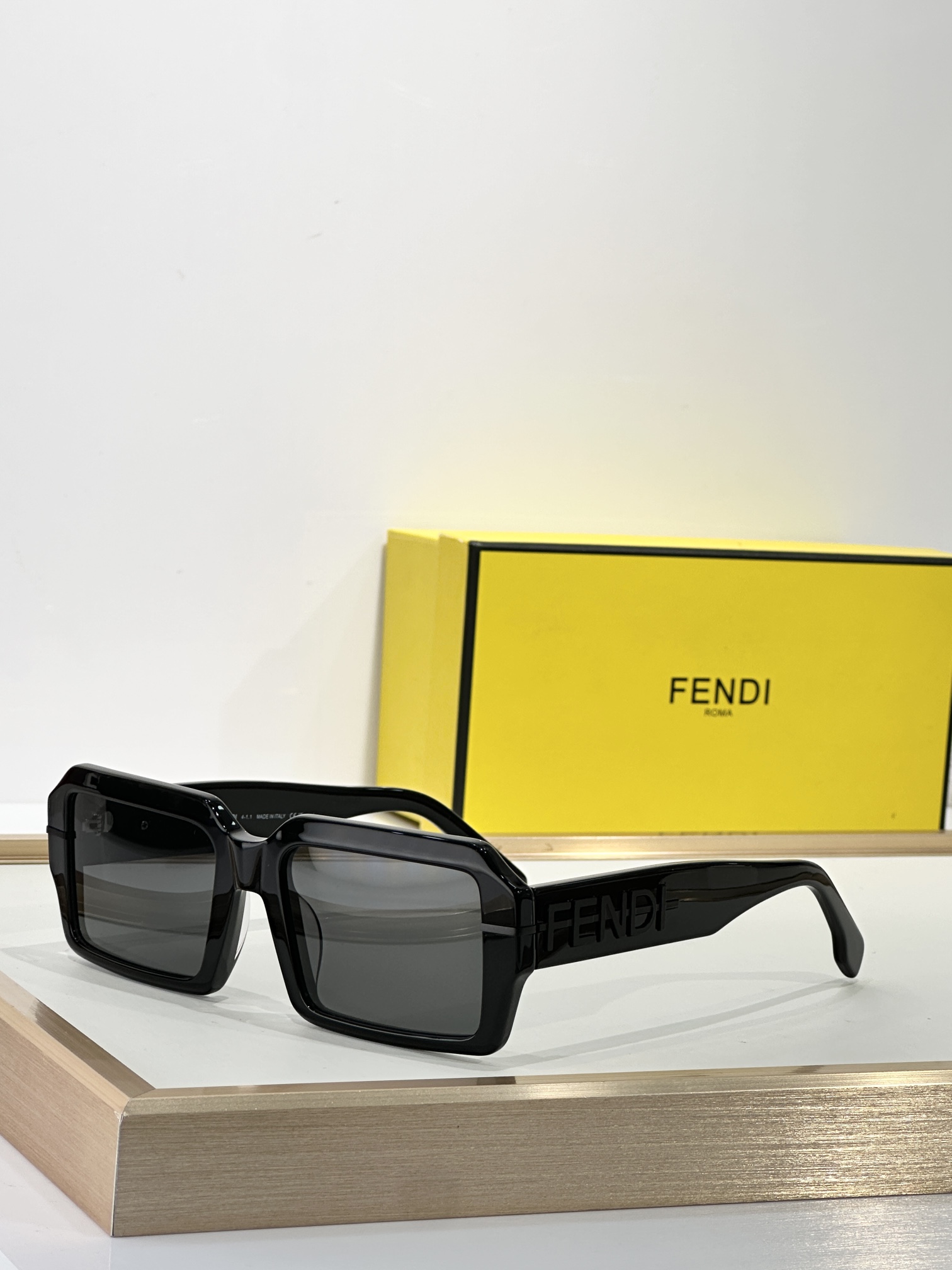  FENDI
MODEL FE40073U
SIZE54口18-145
