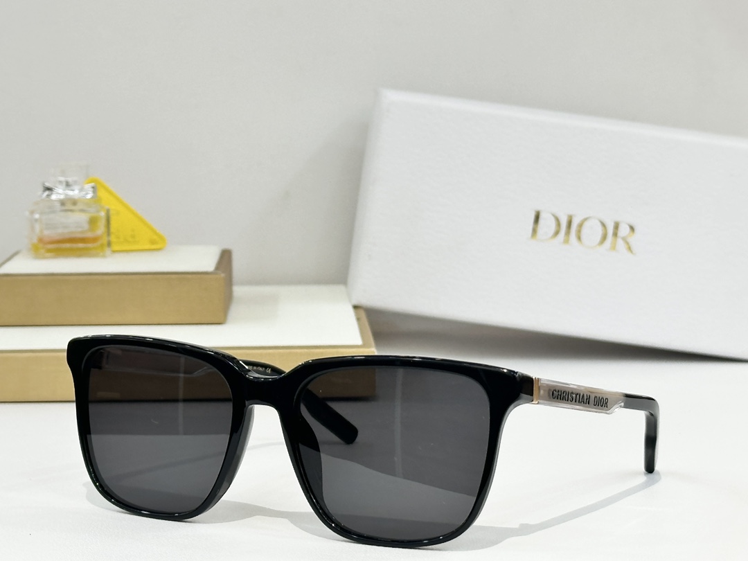 DIOR
MOD：DiorTag SU
Size：54口19 145
