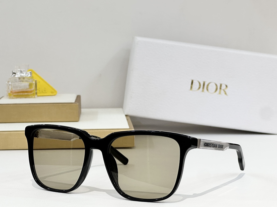  DIOR
MOD：DiorTag SU
Size：54口19 145
