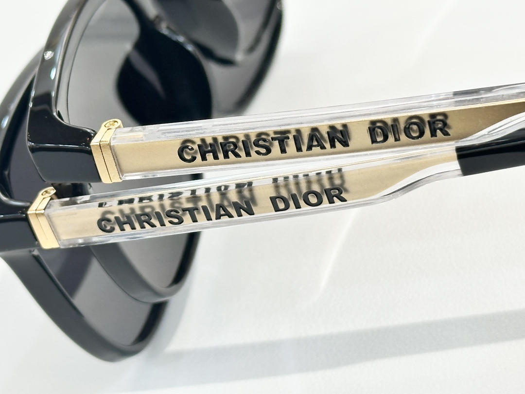  DIOR
MOD：DiorTag SU
Size：54口19 145
