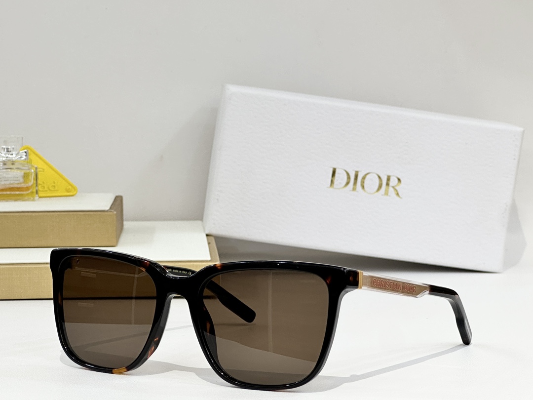  DIOR
MOD：DiorTag SU
Size：54口19 145
