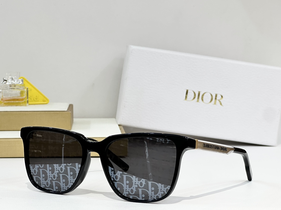  DIOR
MOD：DiorTag SU
Size：54口19 145
