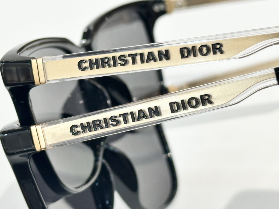 DIOR
MOD：DiorTag SU
Size：54口19 145

