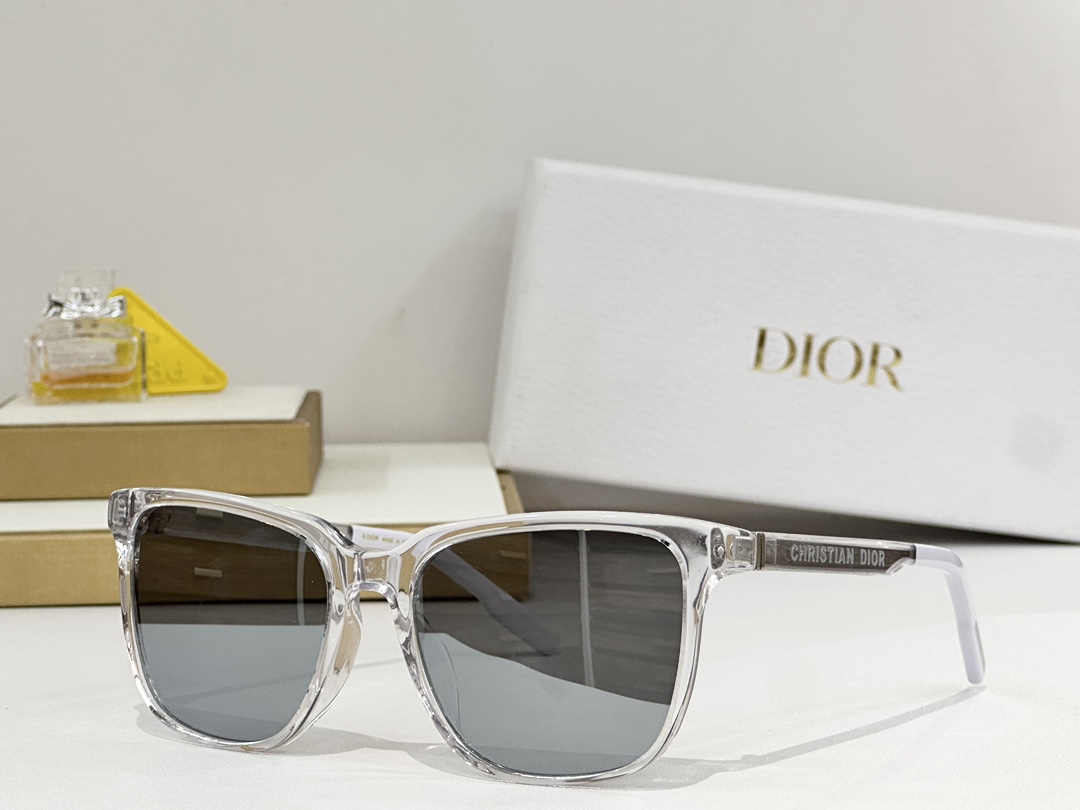  DIOR
MOD：DiorTag SU
Size：54口19 145

