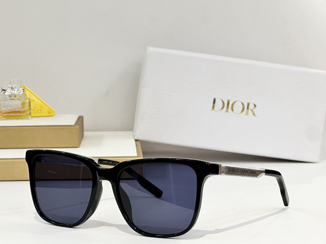  DIOR
MOD：DiorTag SU
Size：54口19 145

