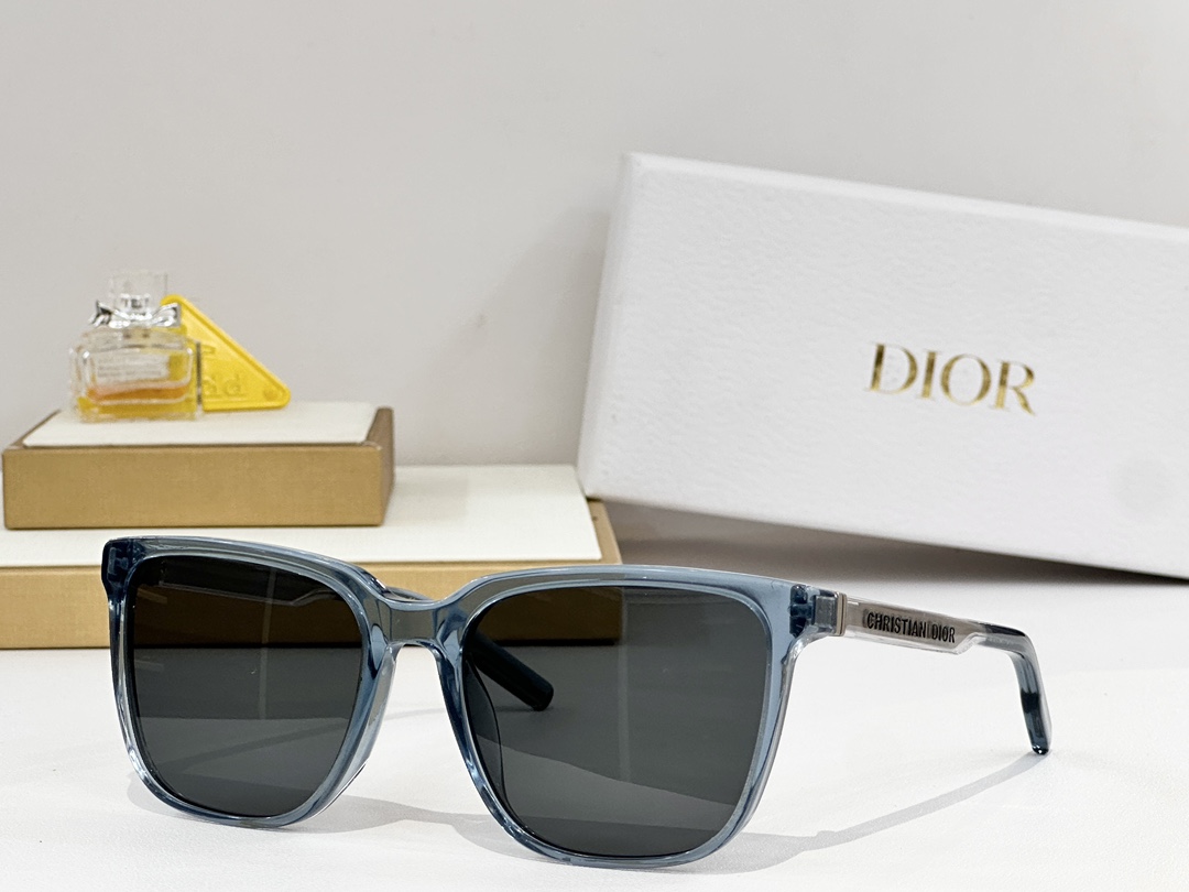  DIOR
MOD：DiorTag SU
Size：54口19 145

