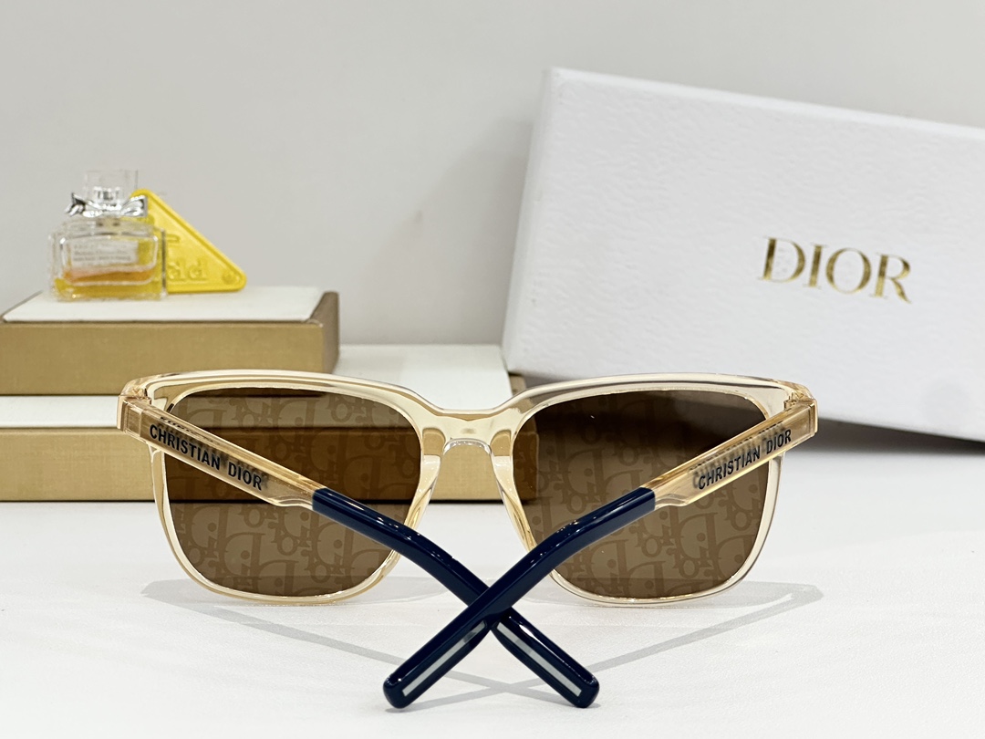  DIOR
MOD：DiorTag SU
Size：54口19 145

