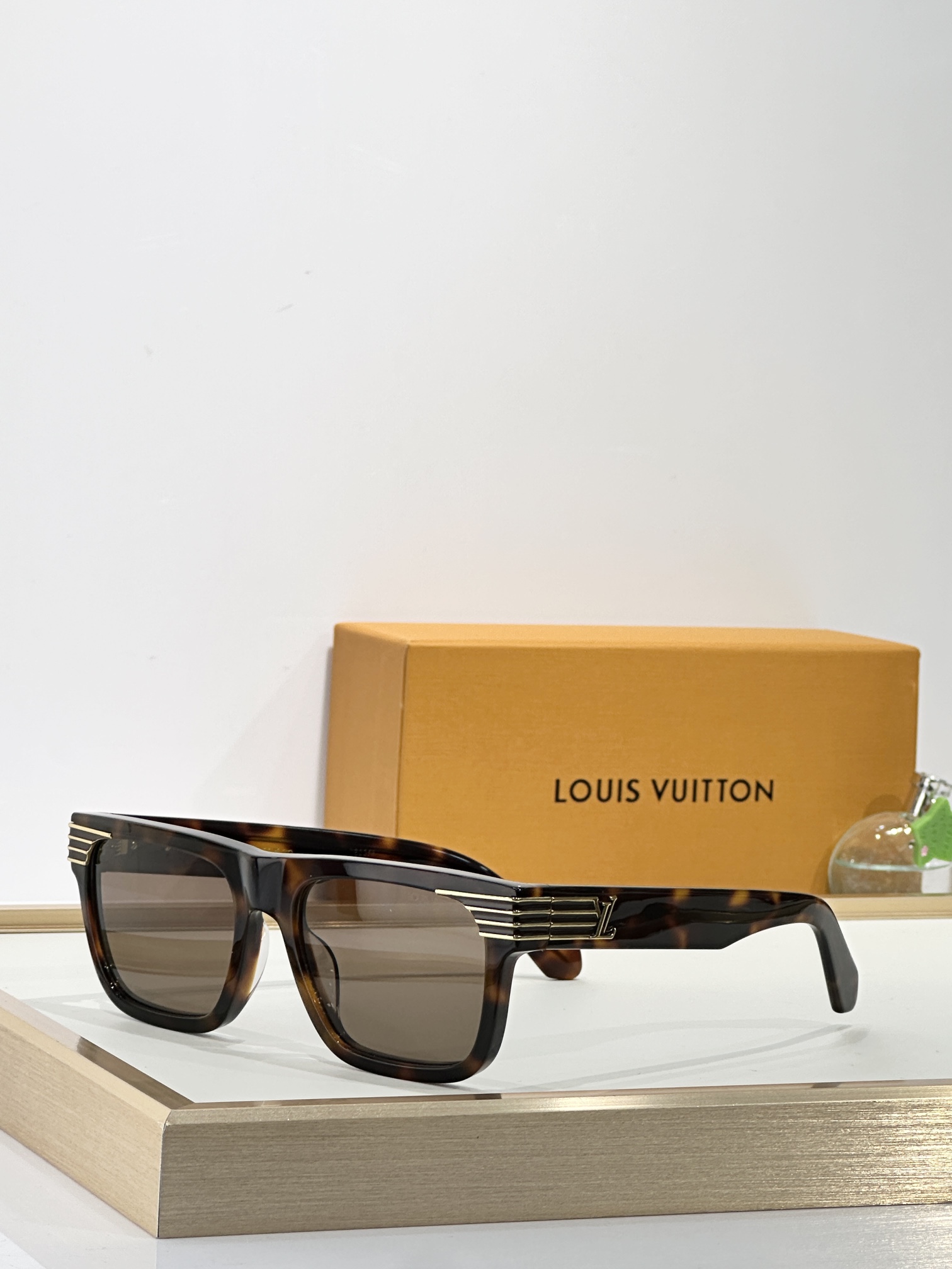  LOUIS VUITTO*
MODEL：Z2845U
SIZE：57口19-150
