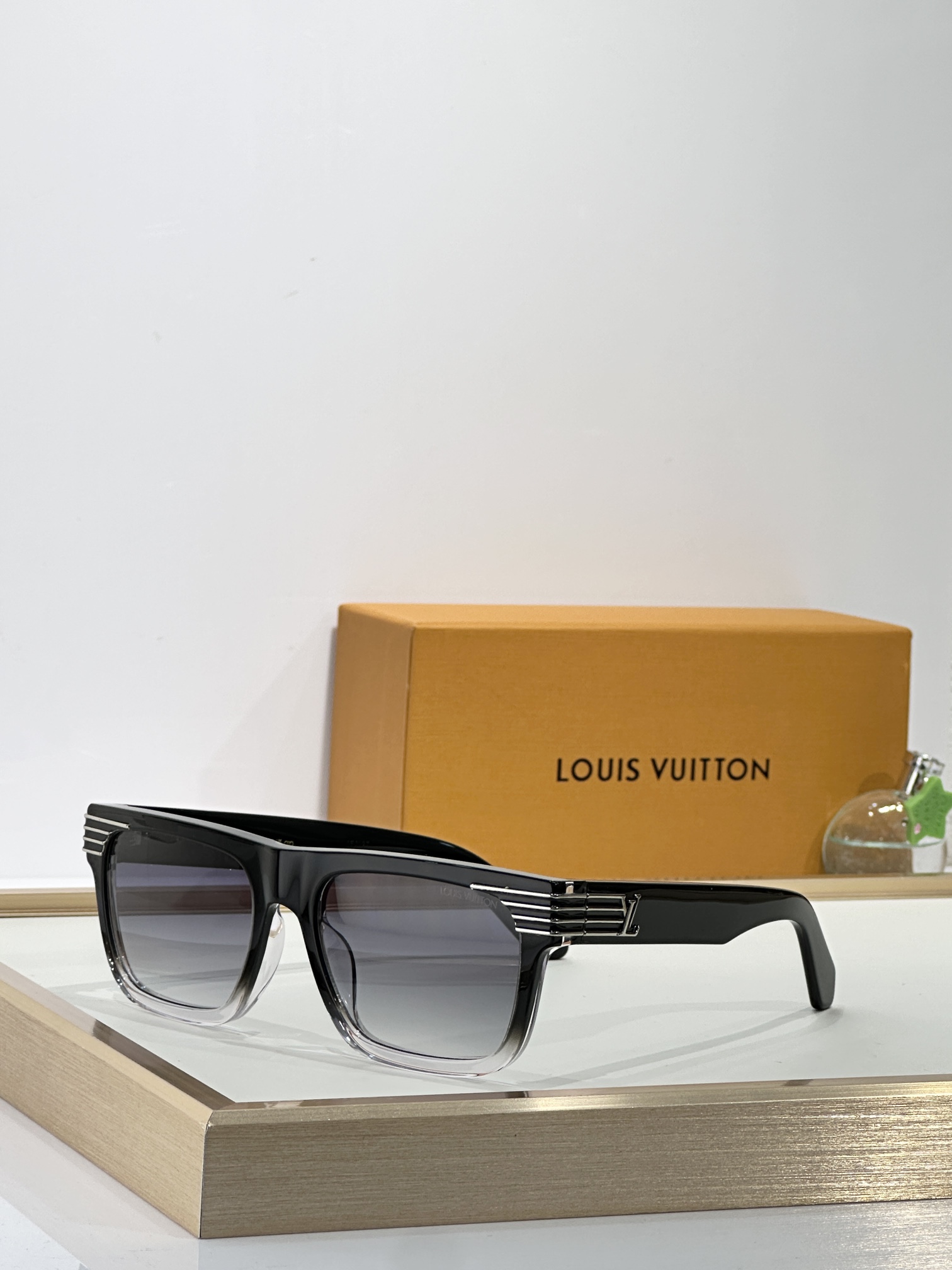  LOUIS VUITTO*
MODEL：Z2845U
SIZE：57口19-150
