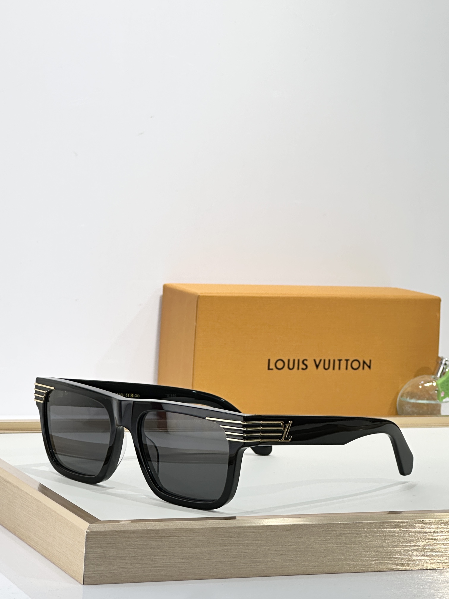  LOUIS VUITTO*
MODEL：Z2845U
SIZE：57口19-150
