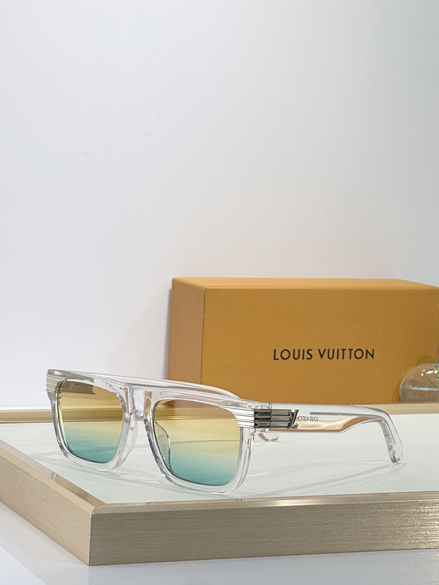  LOUIS VUITTO*
MODEL：Z2845U
SIZE：57口19-150

