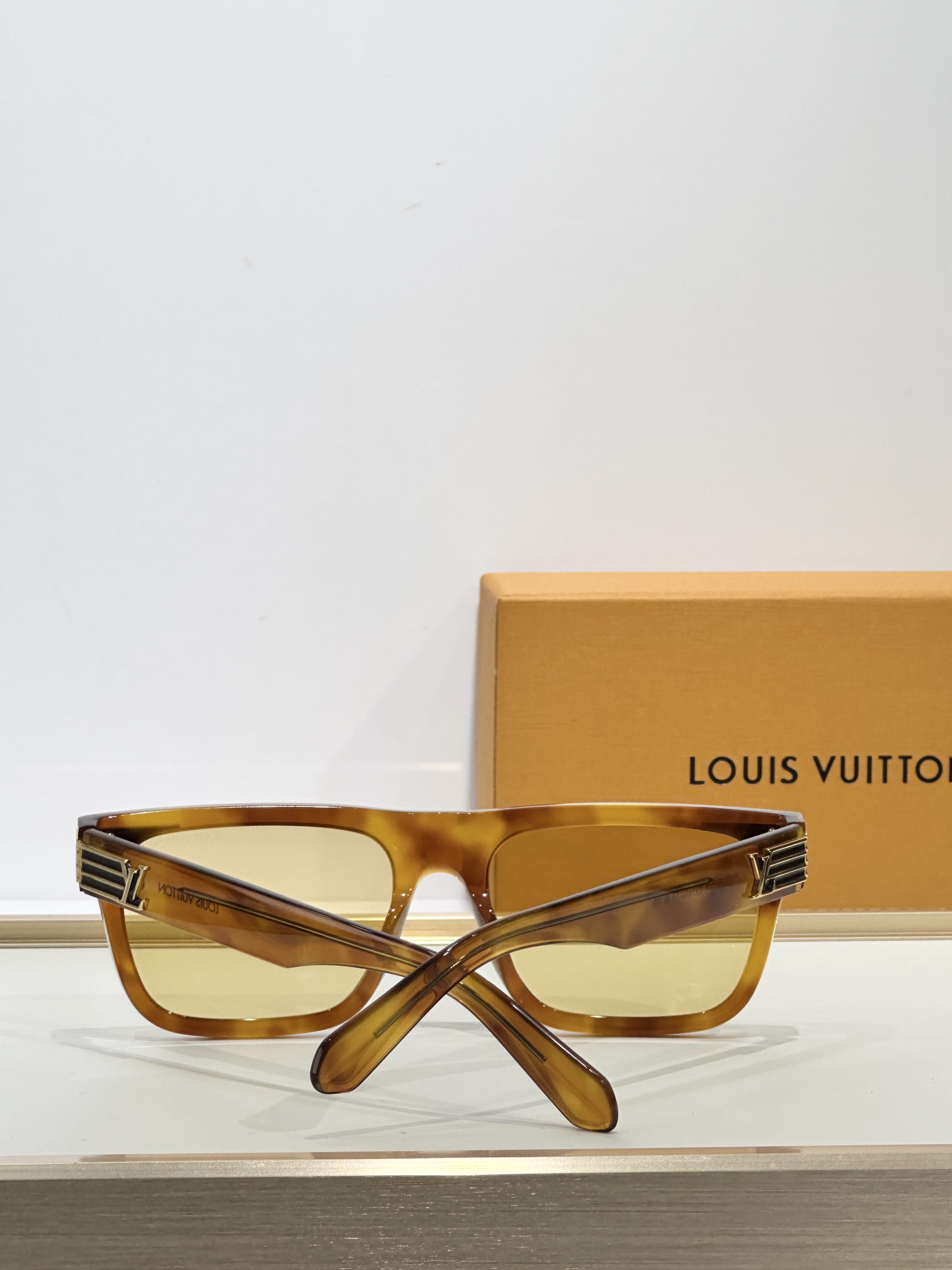  LOUIS VUITTO*
MODEL：Z2845U
SIZE：57口19-150
