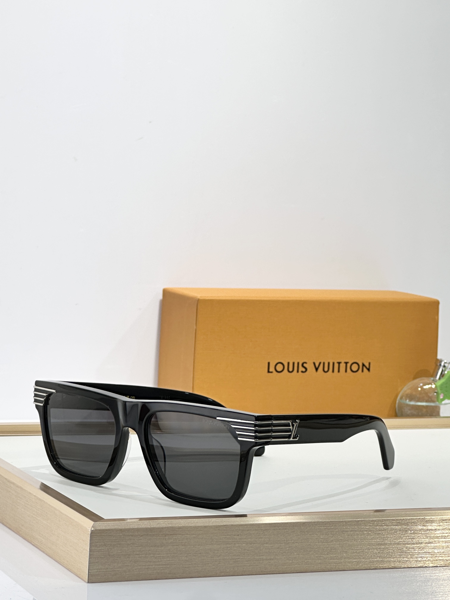  LOUIS VUITTO*
MODEL：Z2845U
SIZE：57口19-150
